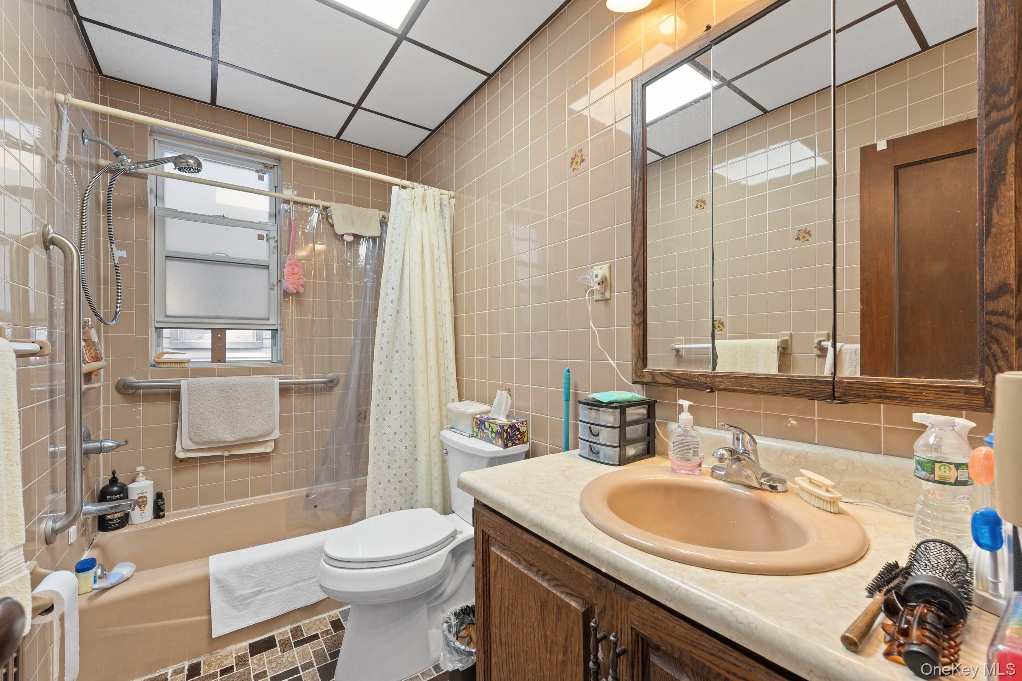 #16 photo, 77-61 79th Place, Glendale , NY 11385