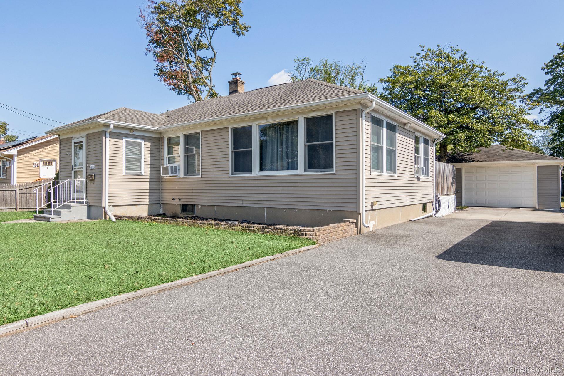 #2 photo, 1333 Richland Boulevard, Bay Shore , NY 11706