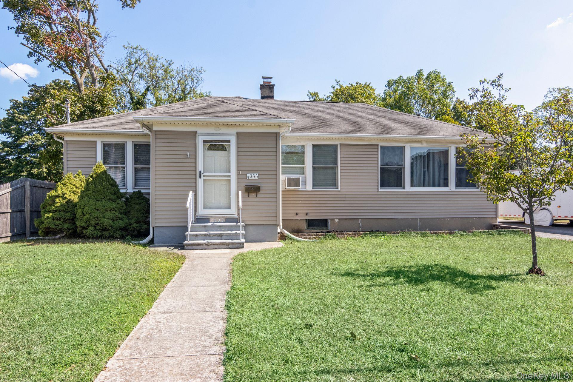 #3 photo, 1333 Richland Boulevard, Bay Shore , NY 11706