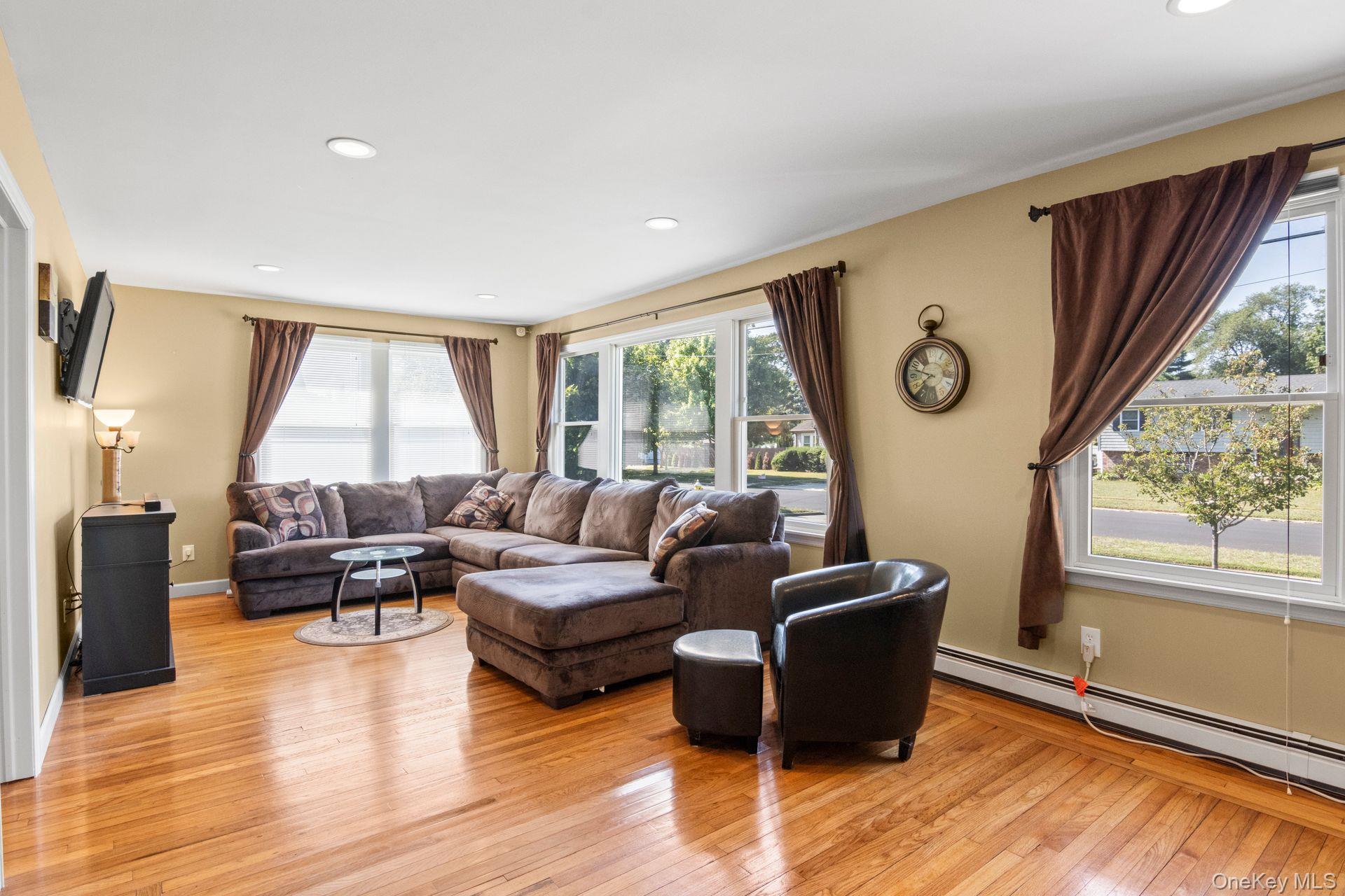 #6 photo, 1333 Richland Boulevard, Bay Shore , NY 11706