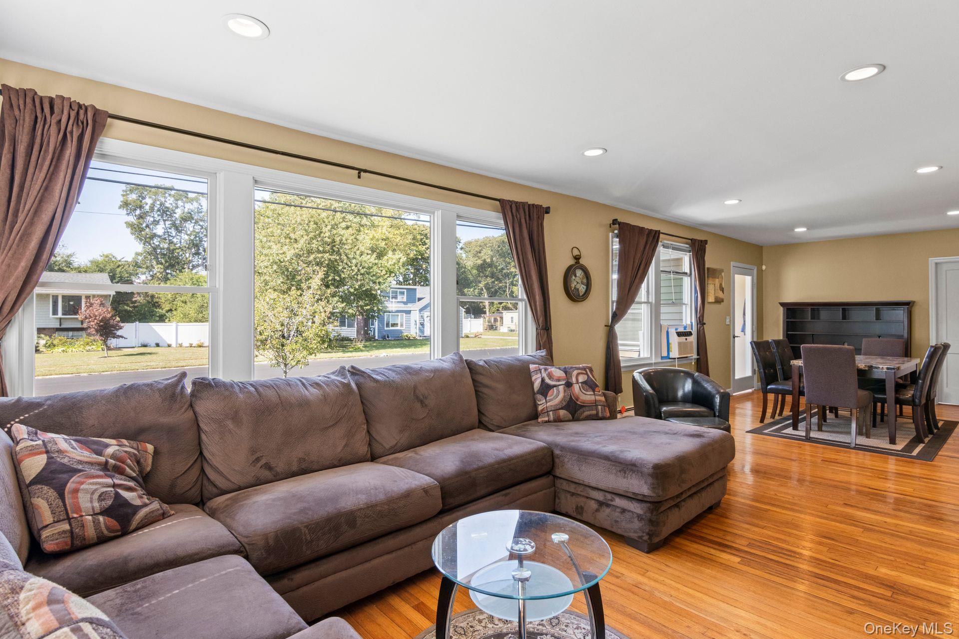 #7 photo, 1333 Richland Boulevard, Bay Shore , NY 11706