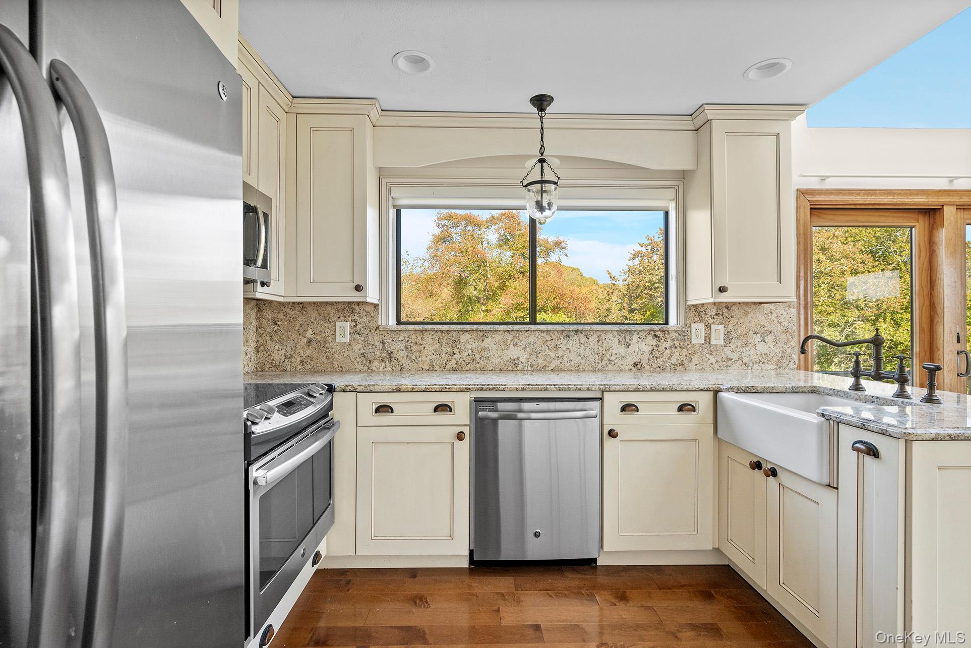 #9 photo, 59 Watchogue Avenue Watchogue Avenue, サフォーク郡 East Moriches , NY 11940