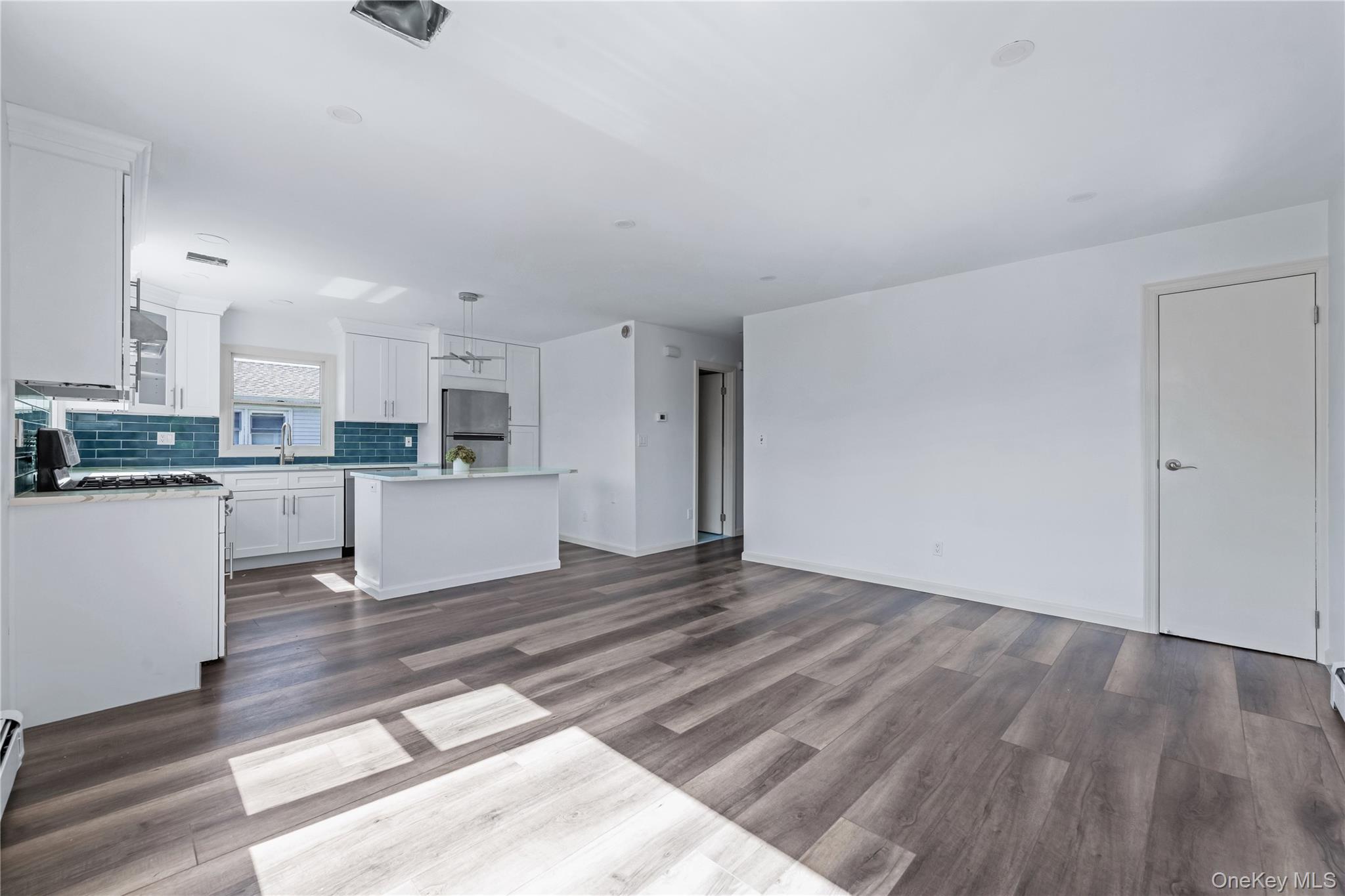 #4 photo, 1 Pequot Avenue, Port Washington , NY 11050