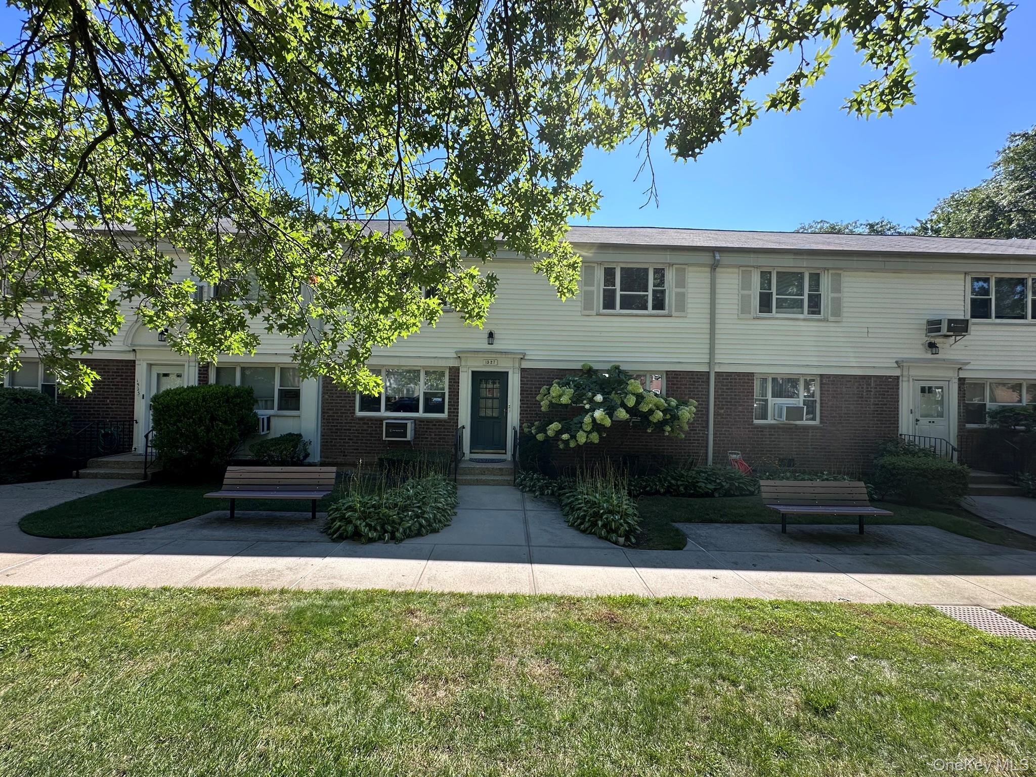 #1 photo, 15-27 212 Street, クイーンズ区 Bayside , NY 11360