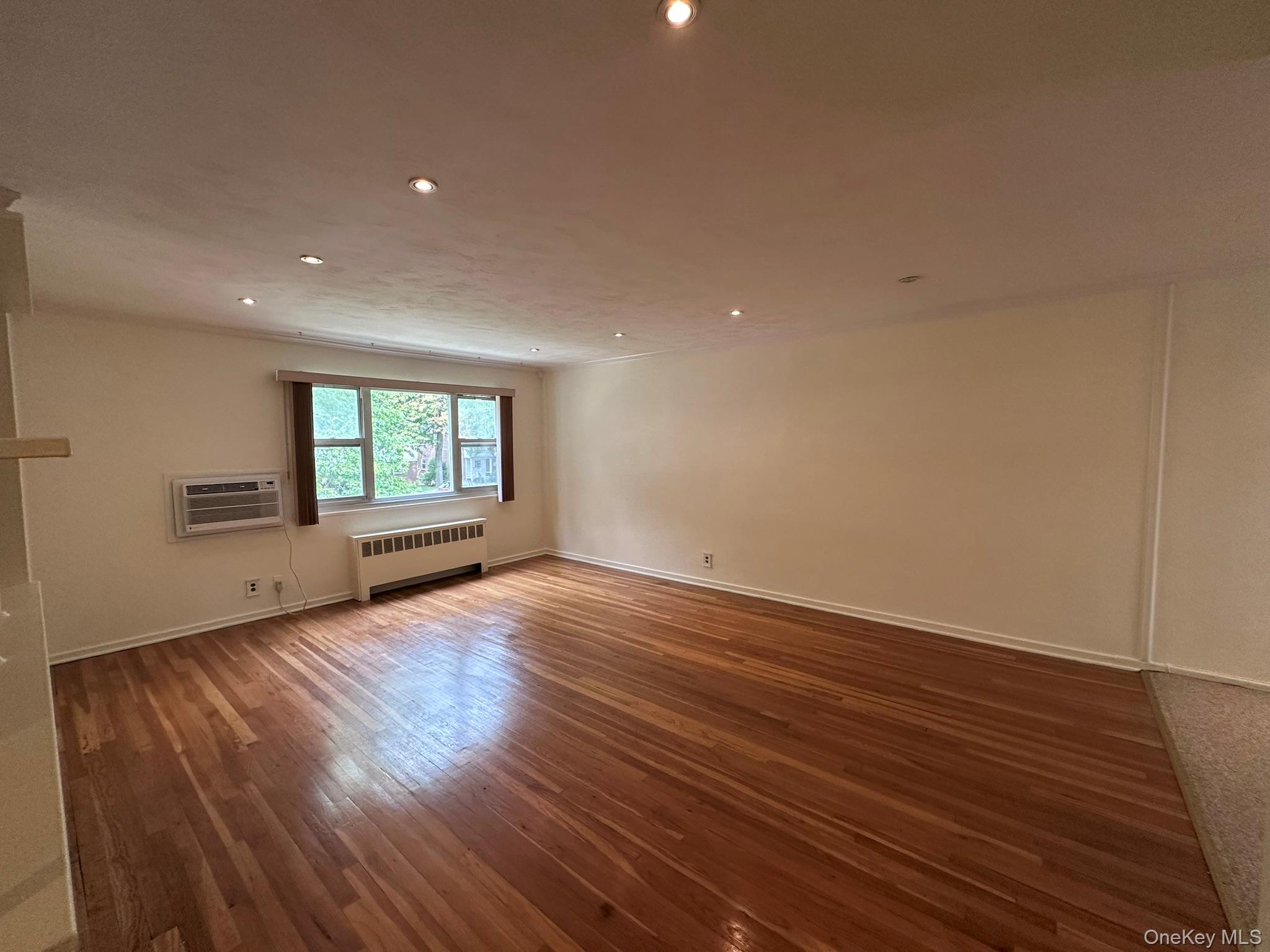 #13 photo, 15-27 212 Street, クイーンズ区 Bayside , NY 11360