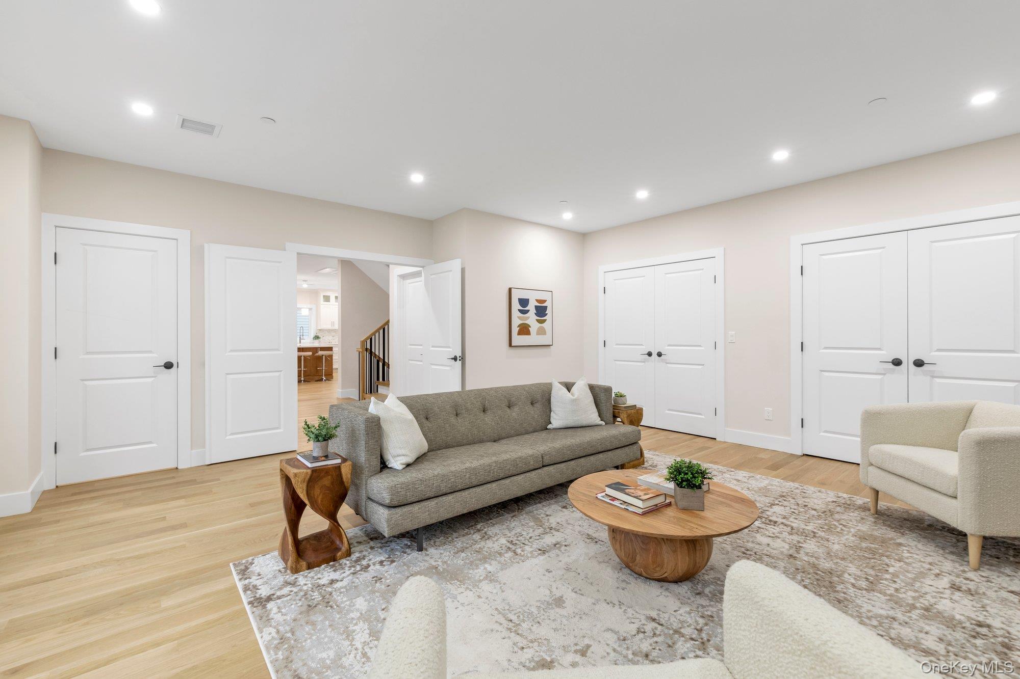 #13 photo, 64 Michigan Street, ナッソー郡 Long Beach , NY 11561