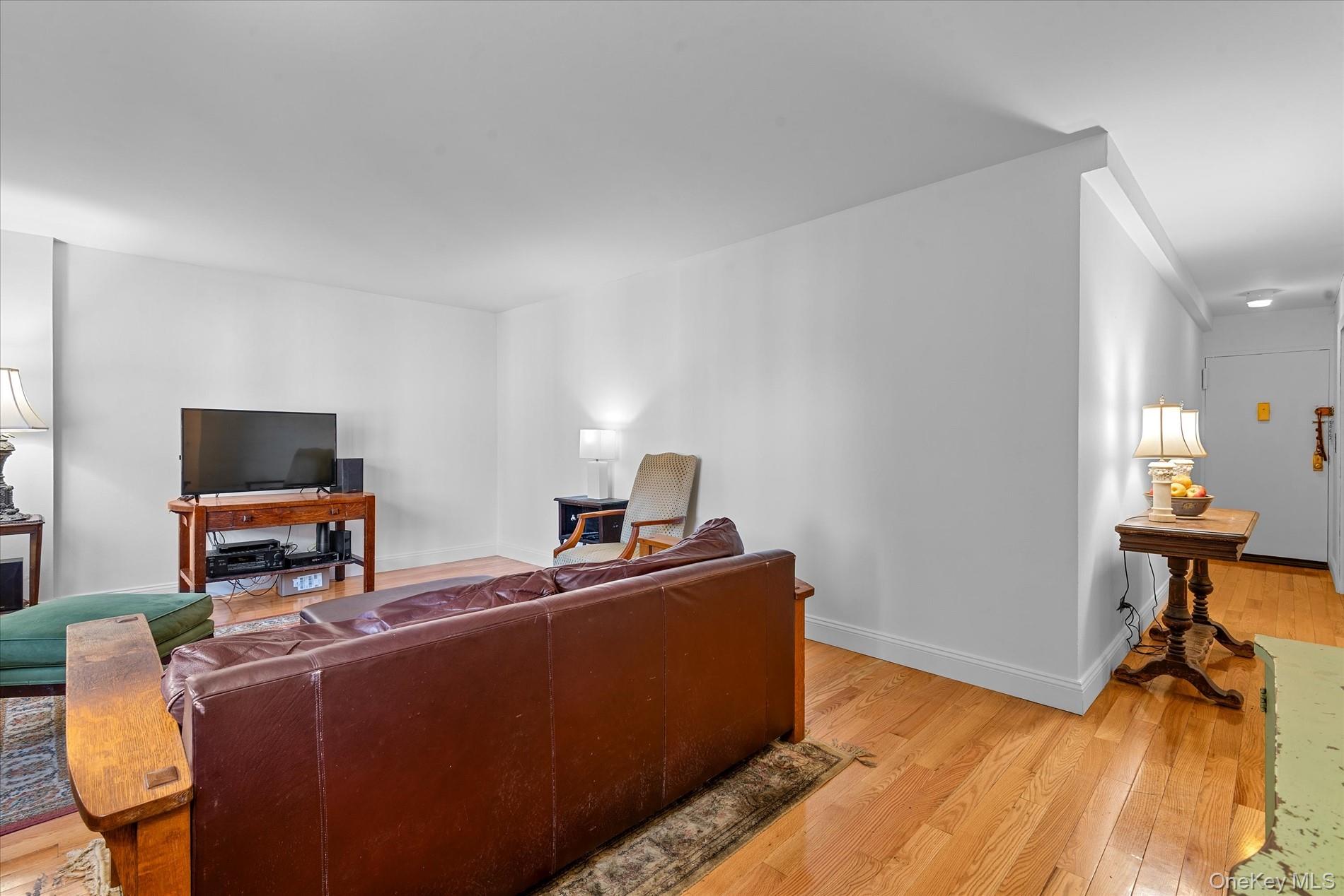 #4 photo, 579 West 215 Street, New York (Manhattan) , NY 10034