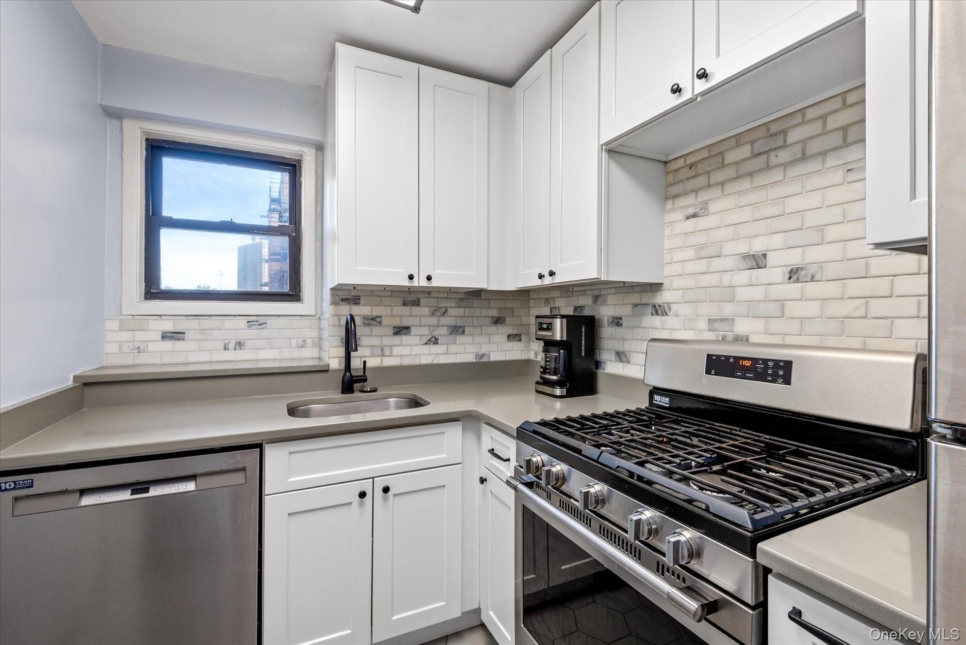 #5 photo, 579 West 215 Street, New York (Manhattan) , NY 10034