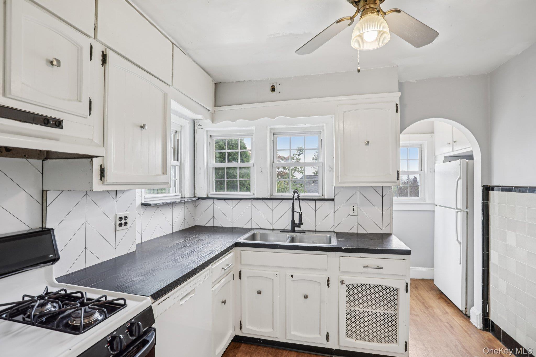 #12 photo, 50 Emmett Place, Yonkers , NY 10703