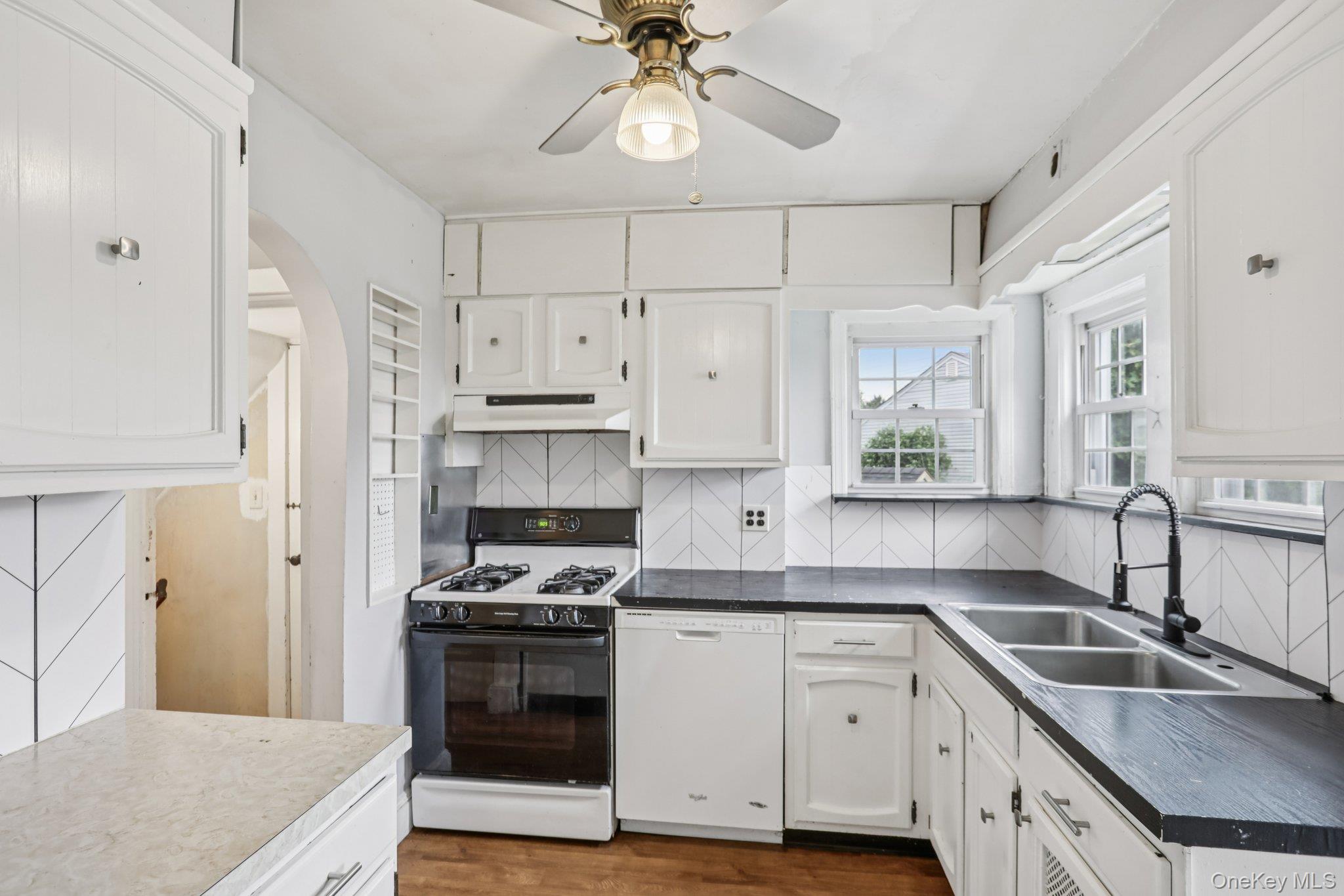 #14 photo, 50 Emmett Place, Yonkers , NY 10703