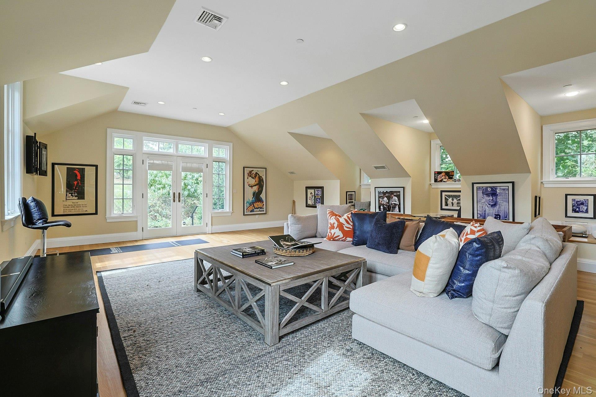 #18 photo, 27 Dearman Close, Irvington , NY 10533