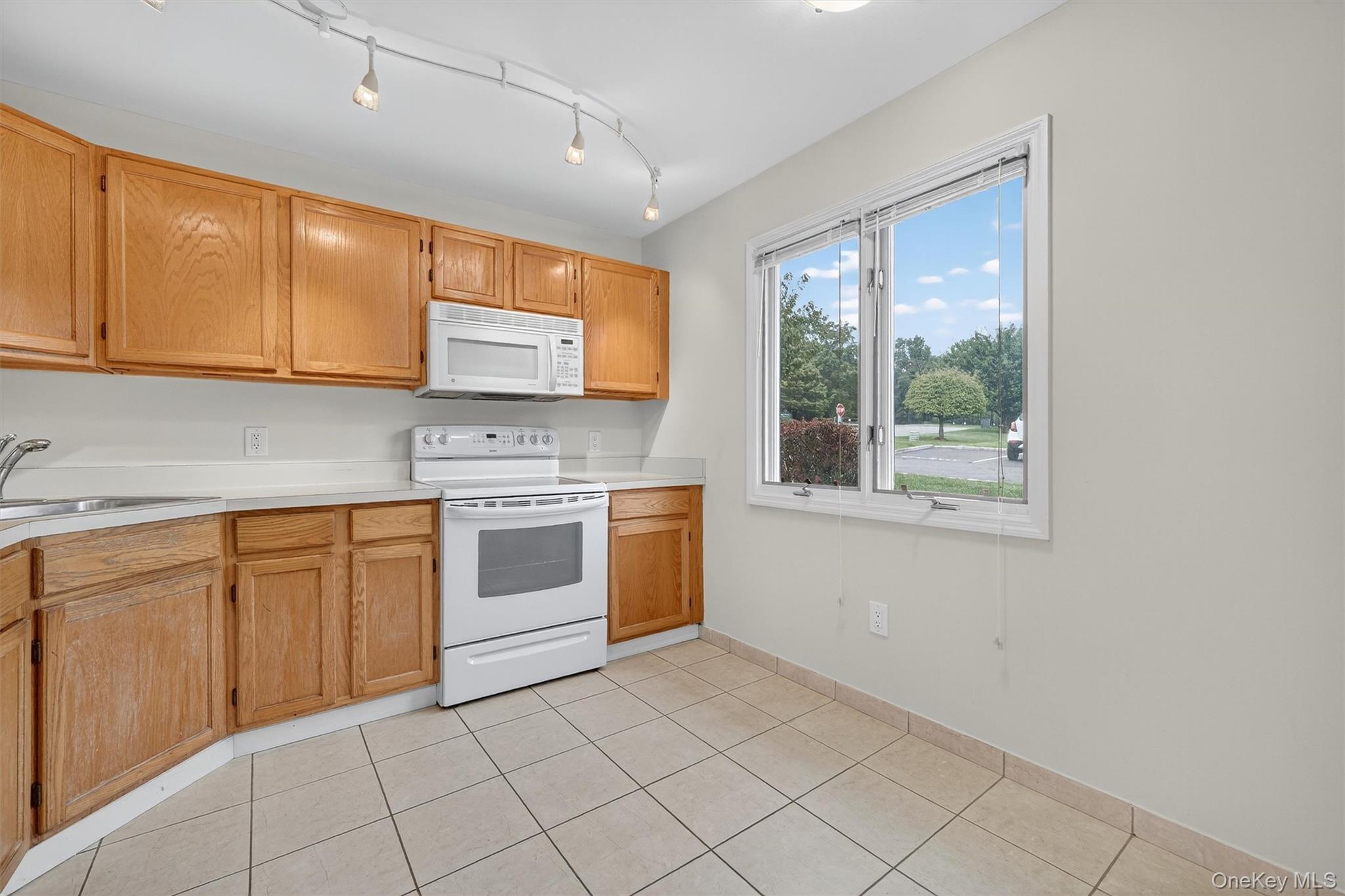 #3 photo, 204 Stoneway Lane, Peekskill , NY 10566