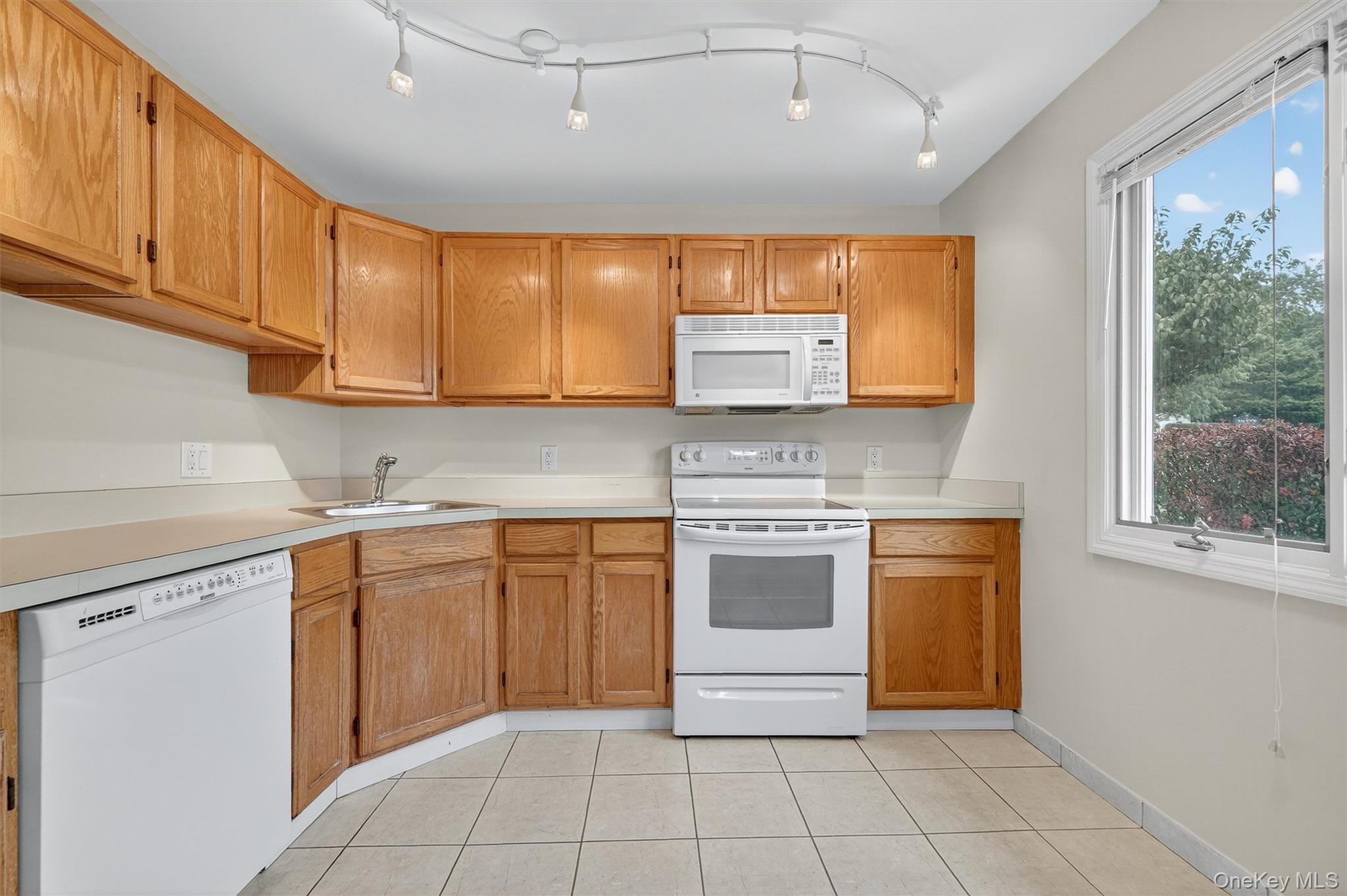 #4 photo, 204 Stoneway Lane, Peekskill , NY 10566