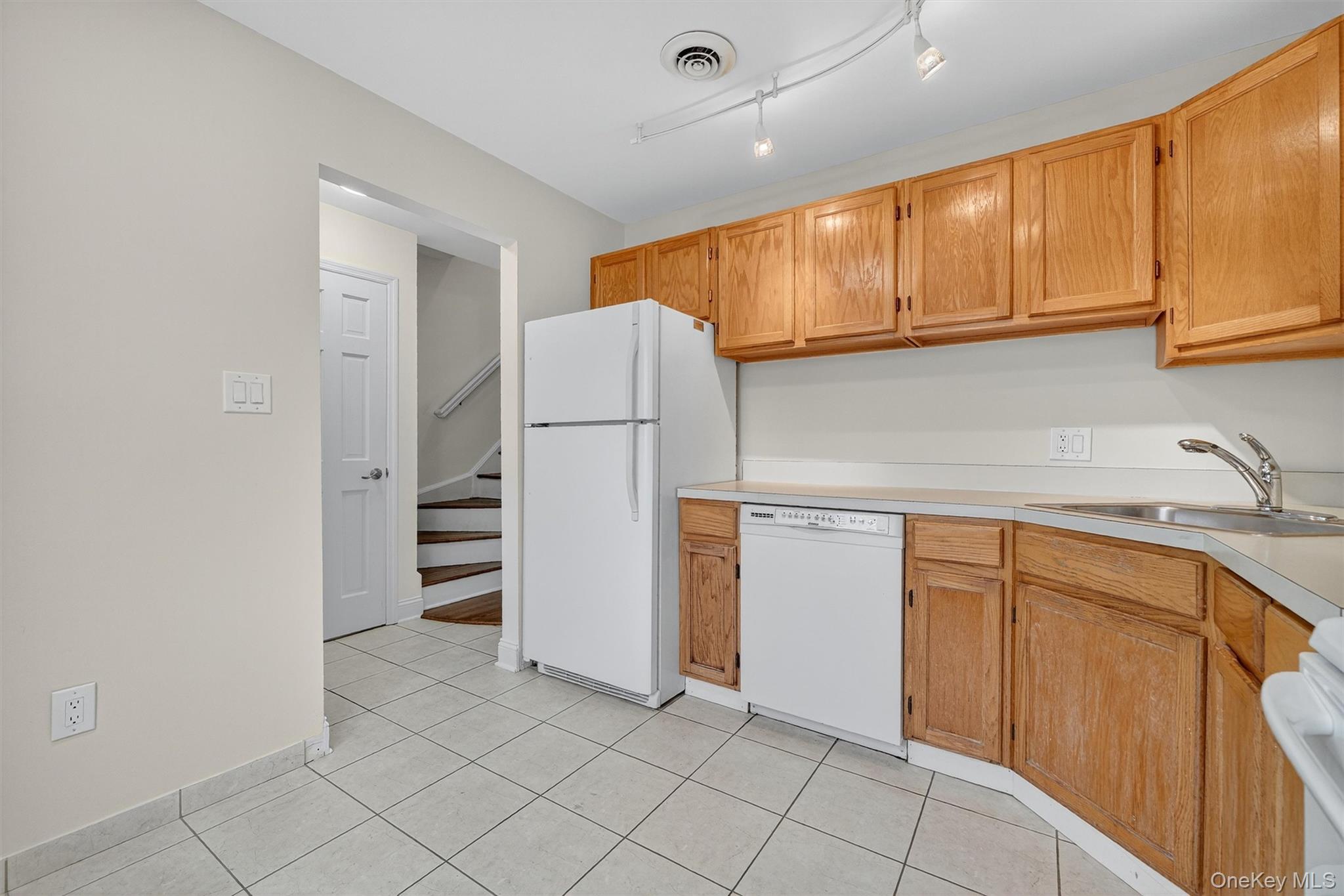 #5 photo, 204 Stoneway Lane, Peekskill , NY 10566