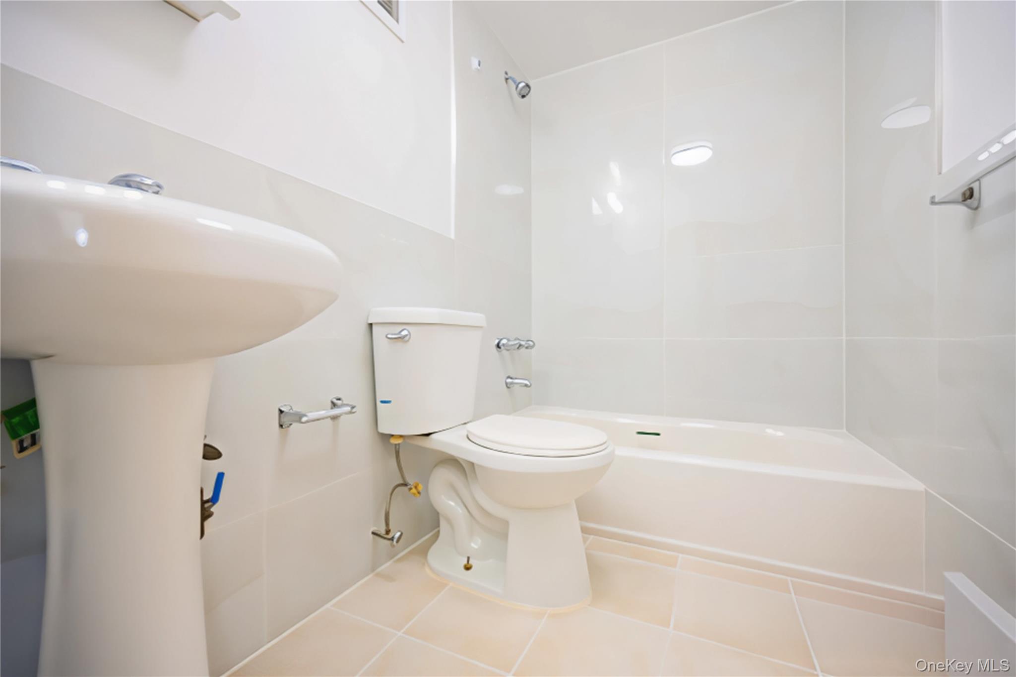 #10 photo, 53-37 97 Street, クイーンズ区 Corona , NY 11368