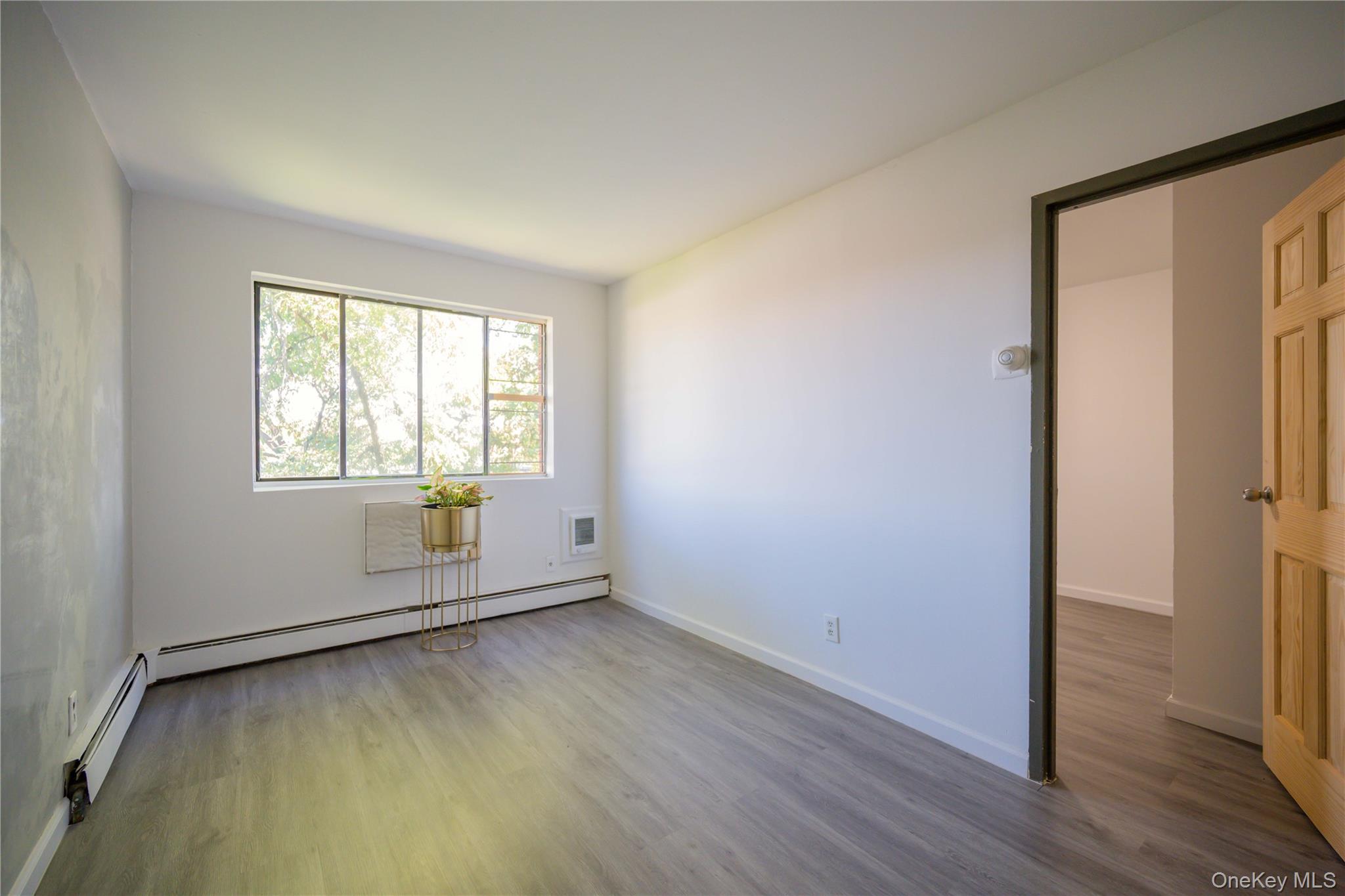 #11 photo, 53-37 97 Street, クイーンズ区 Corona , NY 11368