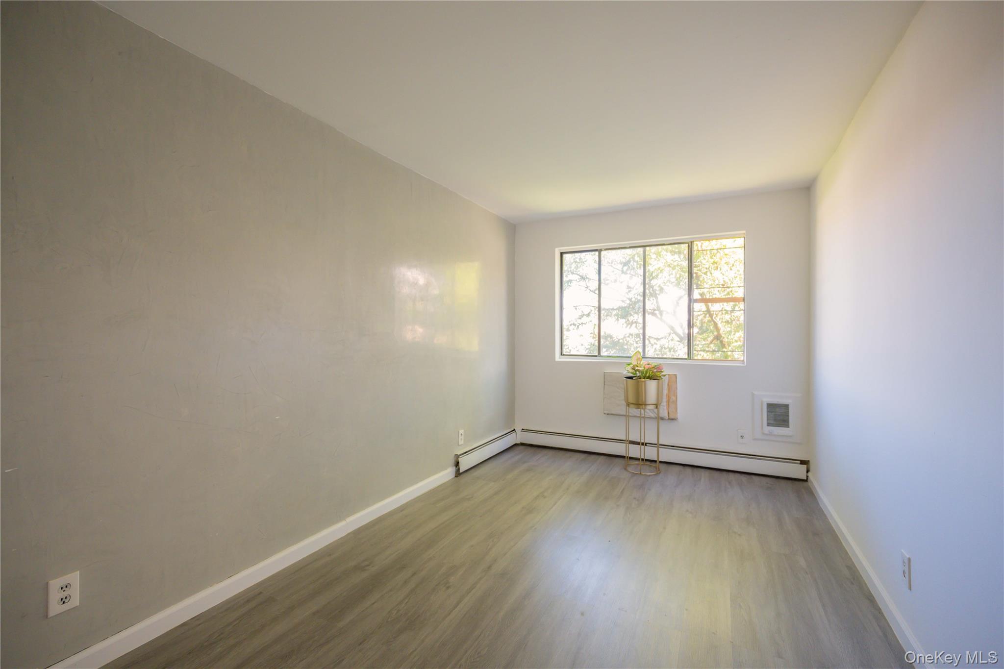 #12 photo, 53-37 97 Street, クイーンズ区 Corona , NY 11368