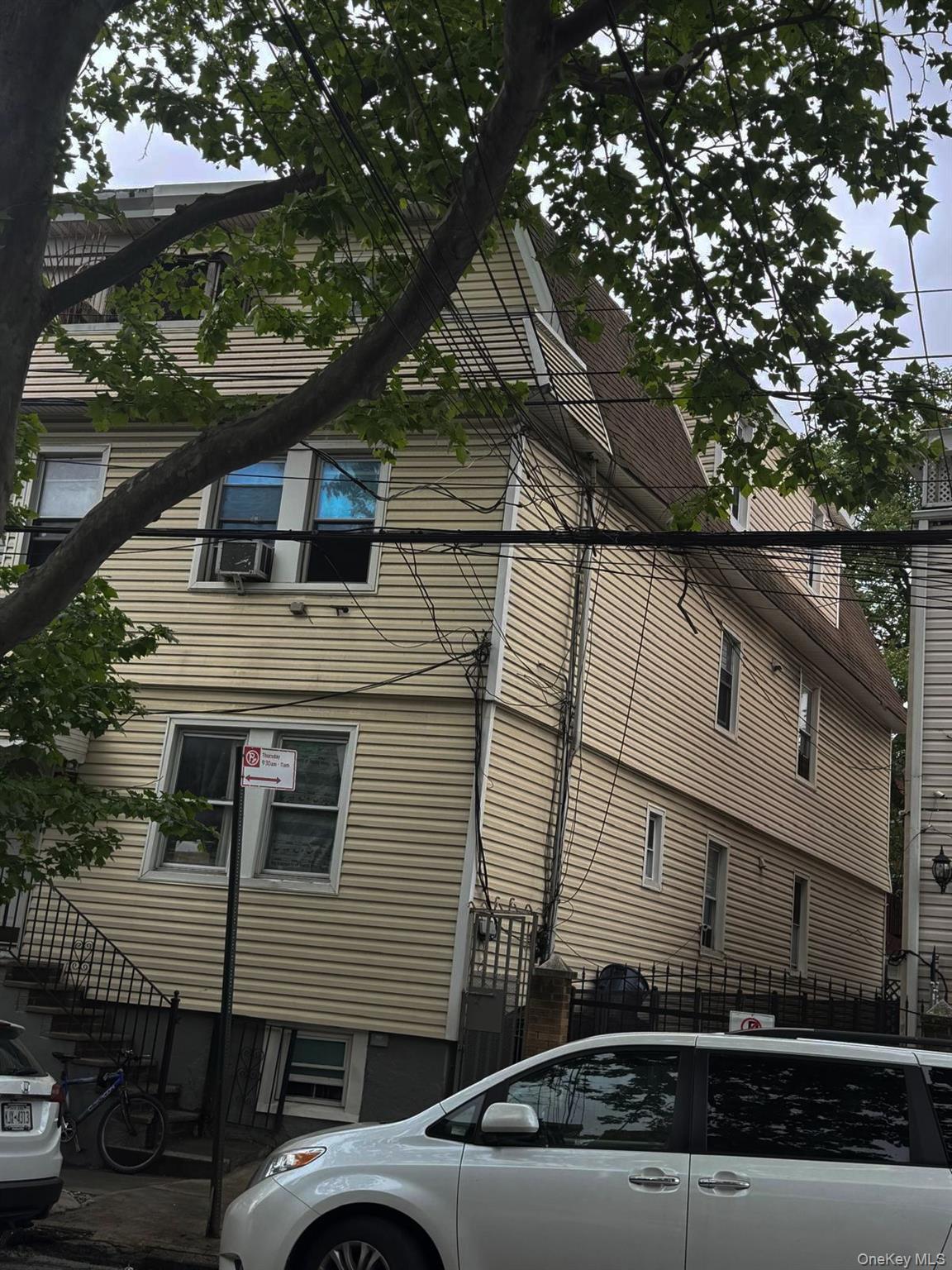 #1 photo, 33-30 109th Street, クイーンズ区 Corona , NY 11368