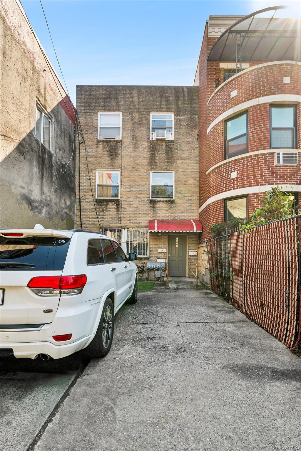 #2 photo, 1554 Saint Marks Avenue, ブルックリン区 Brooklyn , NY 11233
