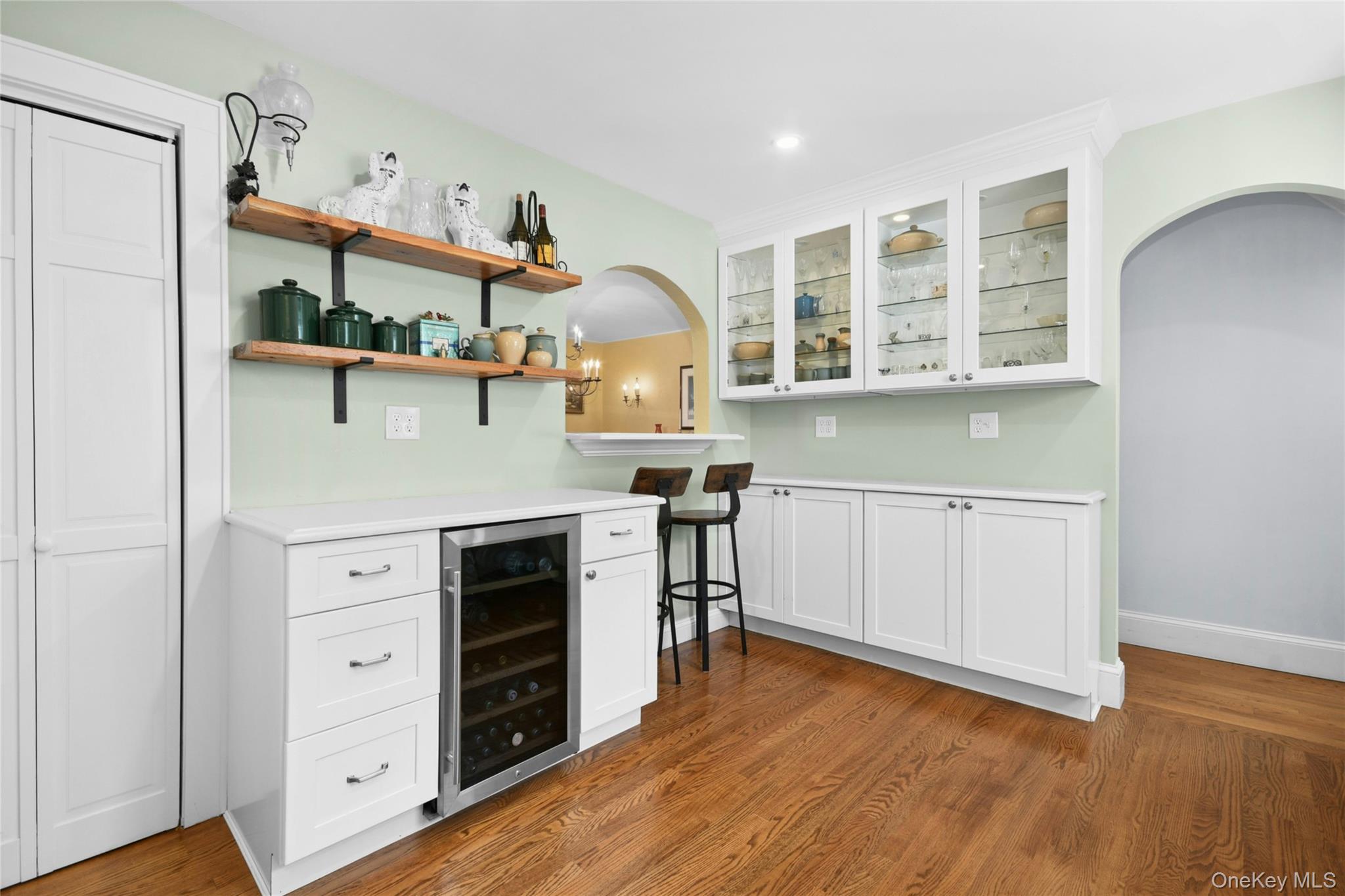 #10 photo, 57 Hollywood Court, Rockville Centre , NY 11570