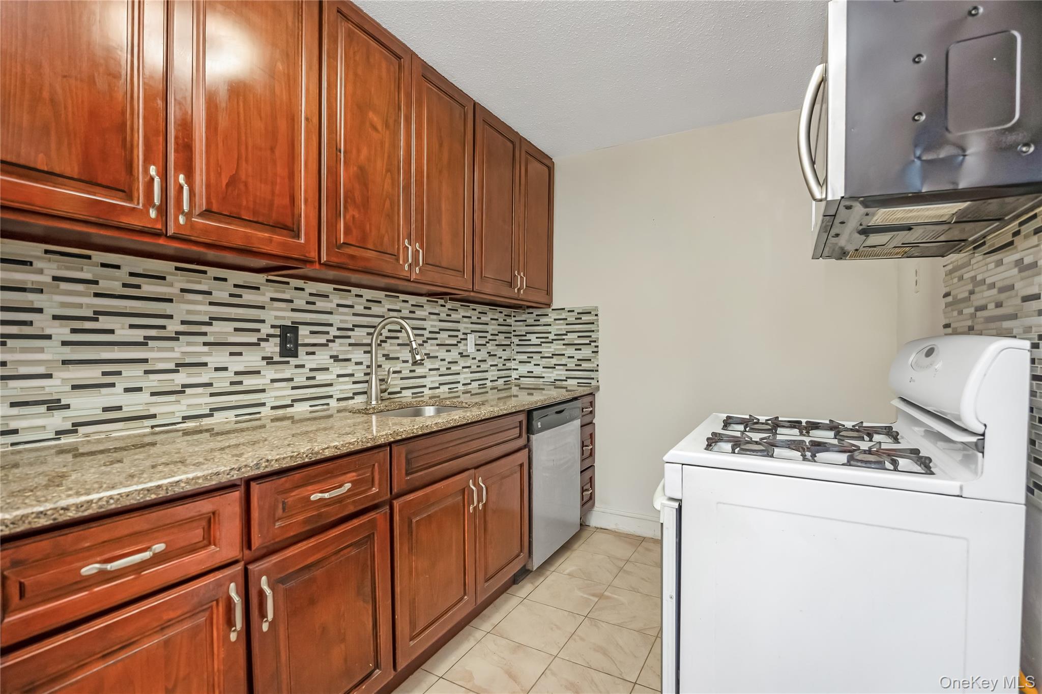 #12 photo, 6703 136th Street, クイーンズ区 Bayside , NY 11367