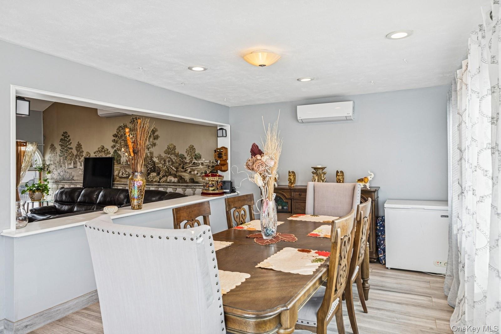 #19 photo, 204 Broadway, Massapequa Park , NY 11762