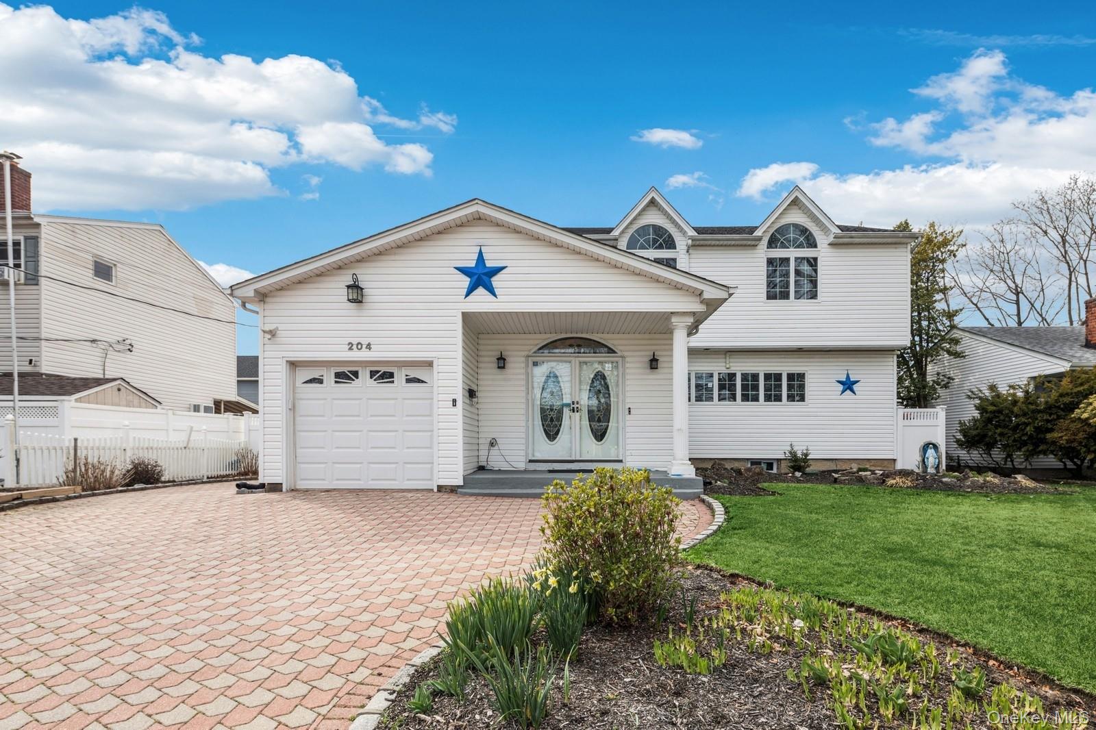 #2 photo, 204 Broadway, Massapequa Park , NY 11762