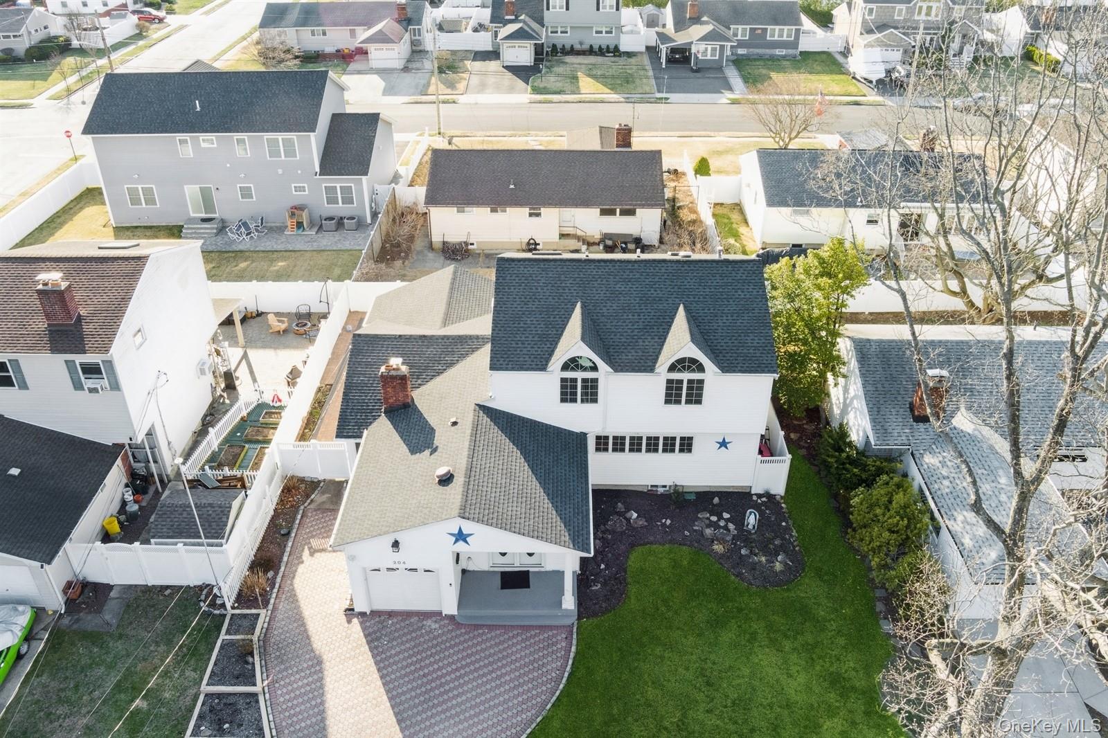 #4 photo, 204 Broadway, Massapequa Park , NY 11762