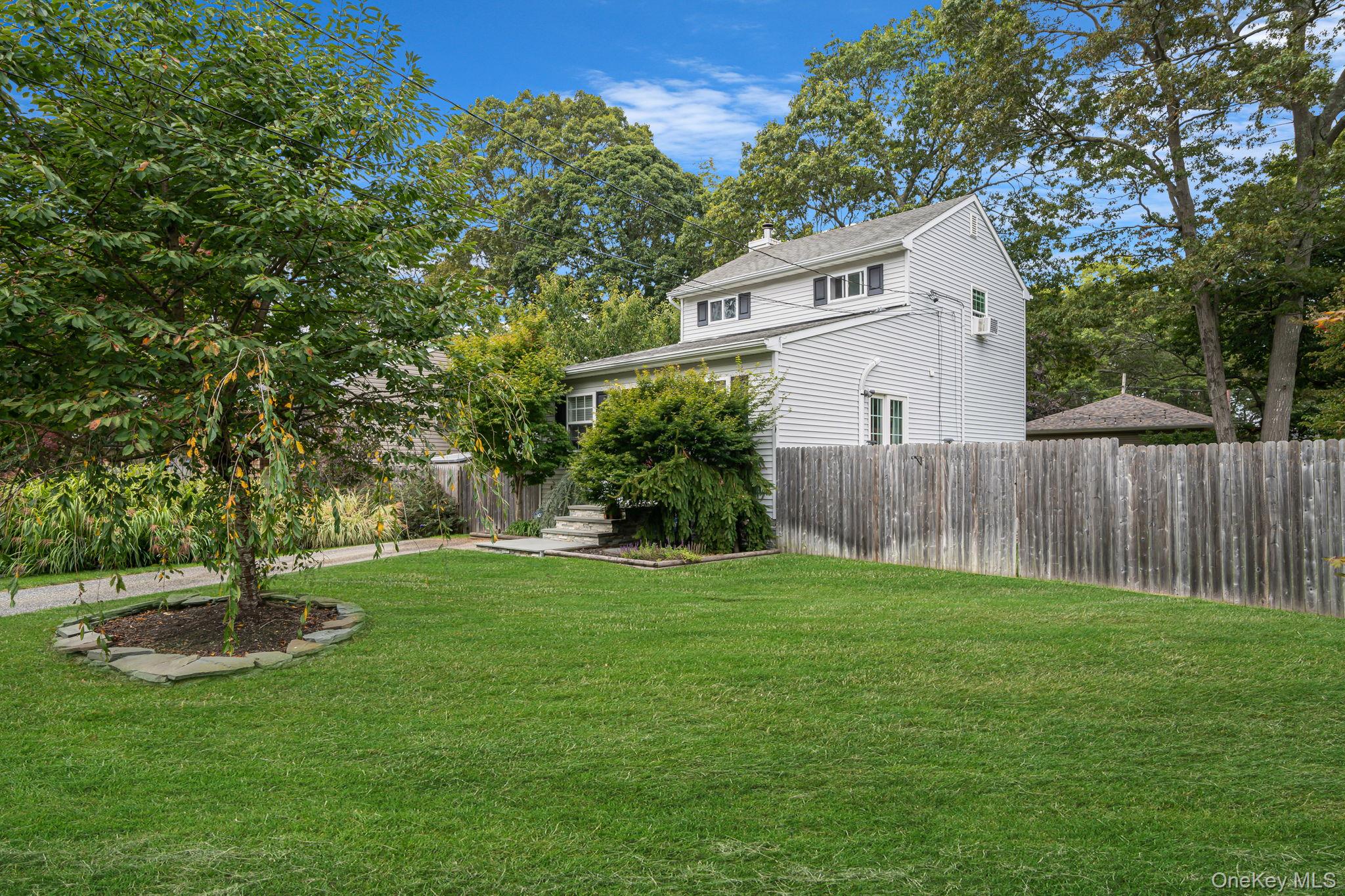 #1 photo, 29 Wood Avenue, सफ़ोक काउंटी Mastic , NY 11950