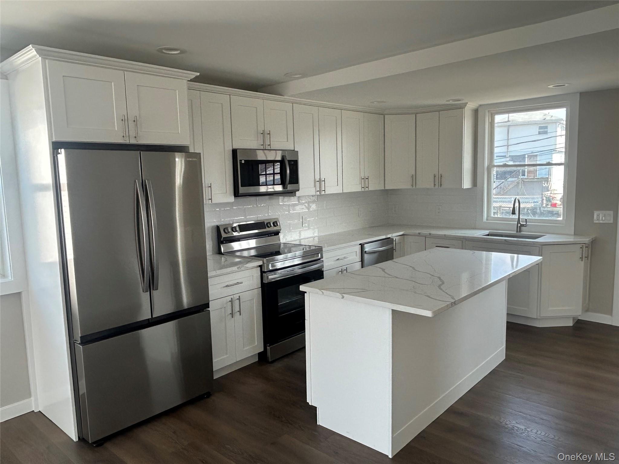 #4 photo, 20 Bayview Avenue, クイーンズ区 Howard Beach , NY 11414