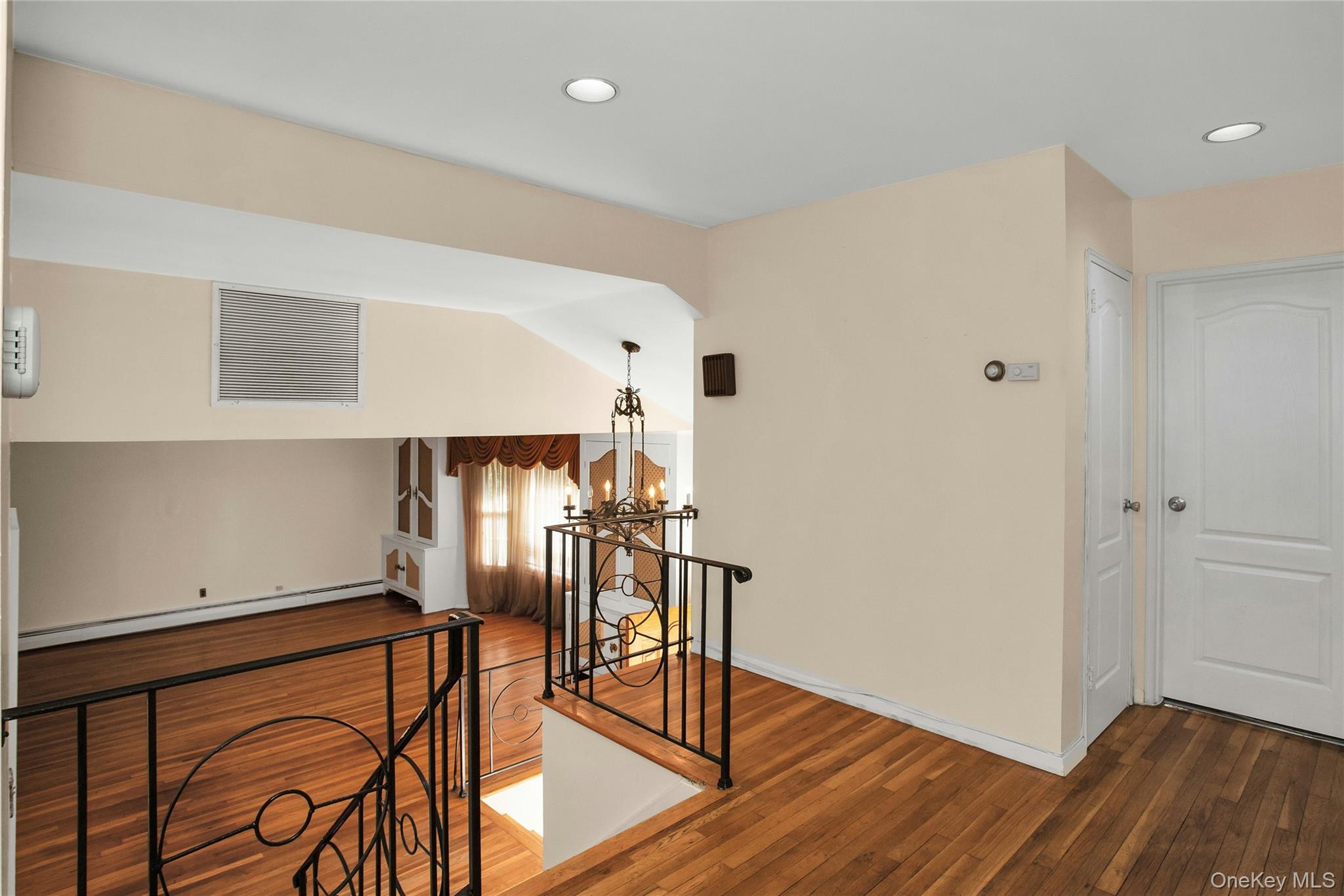 #15 photo, 708 Salisbury Park Drive, Westbury , NY 11590