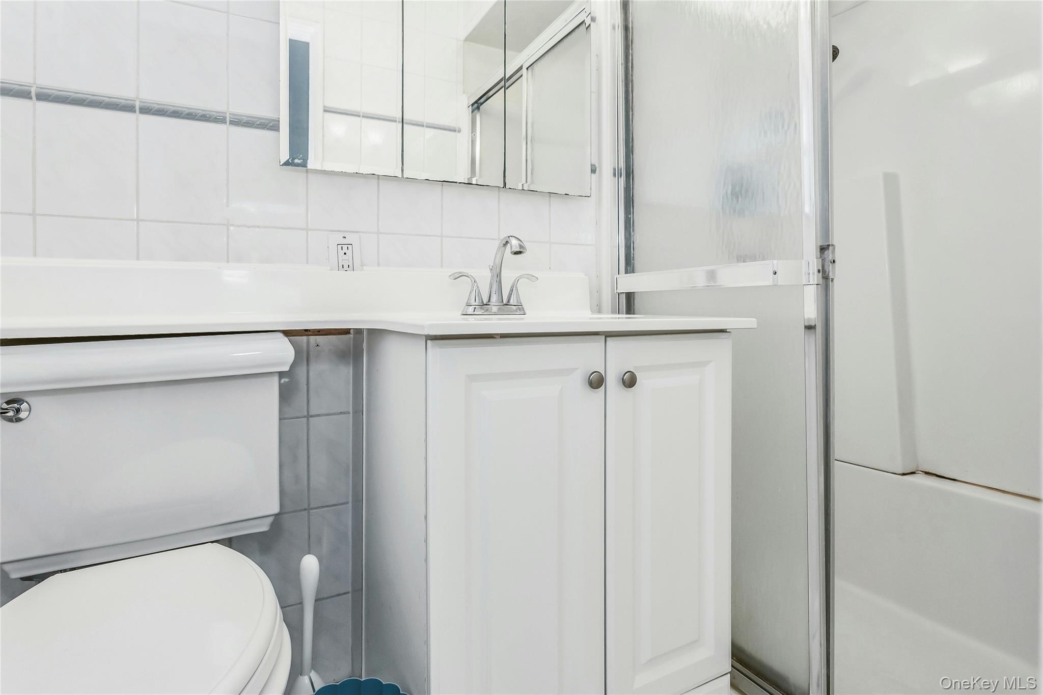 #19 photo, 708 Salisbury Park Drive, Westbury , NY 11590