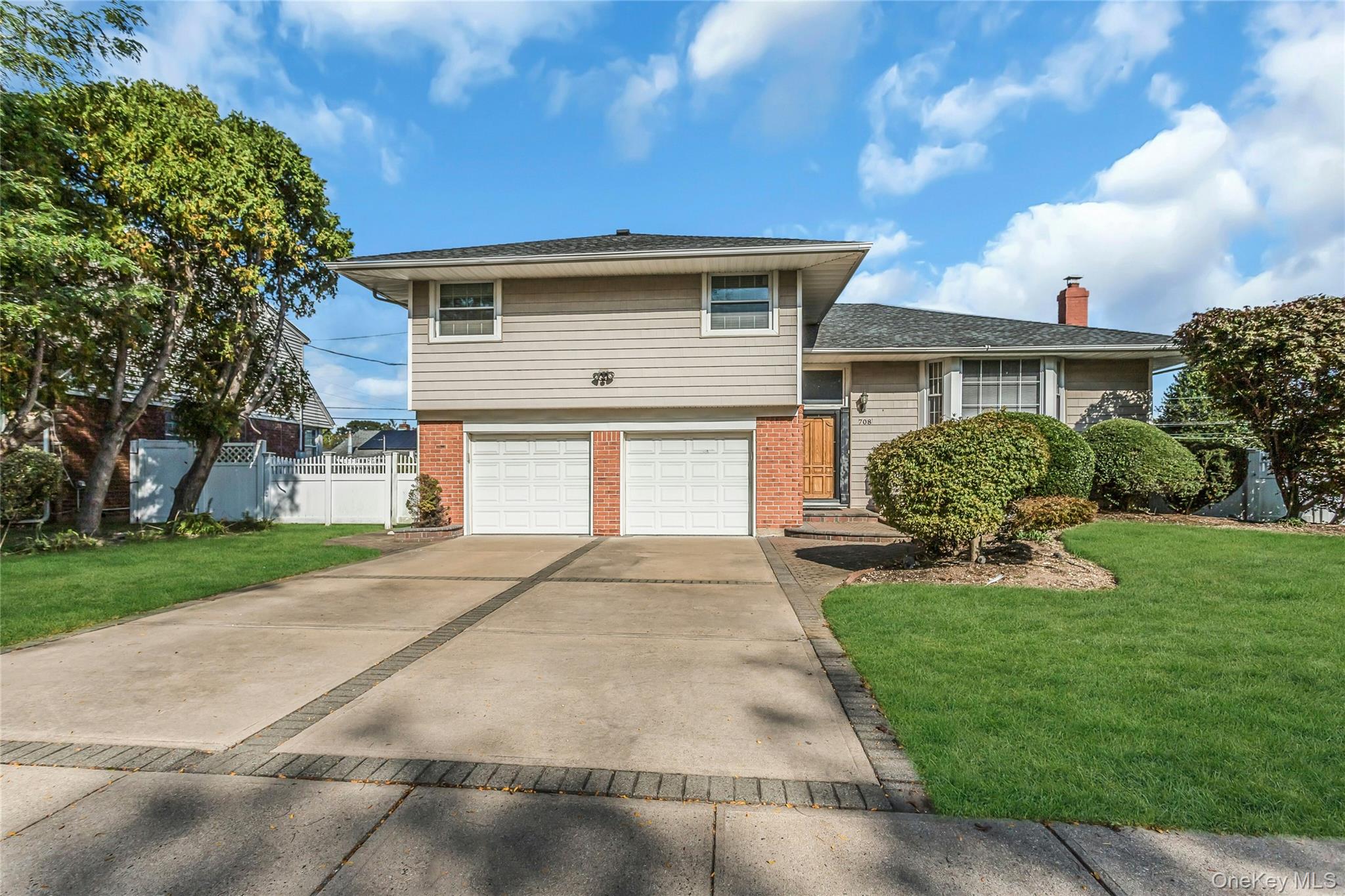 #2 photo, 708 Salisbury Park Drive, Westbury , NY 11590