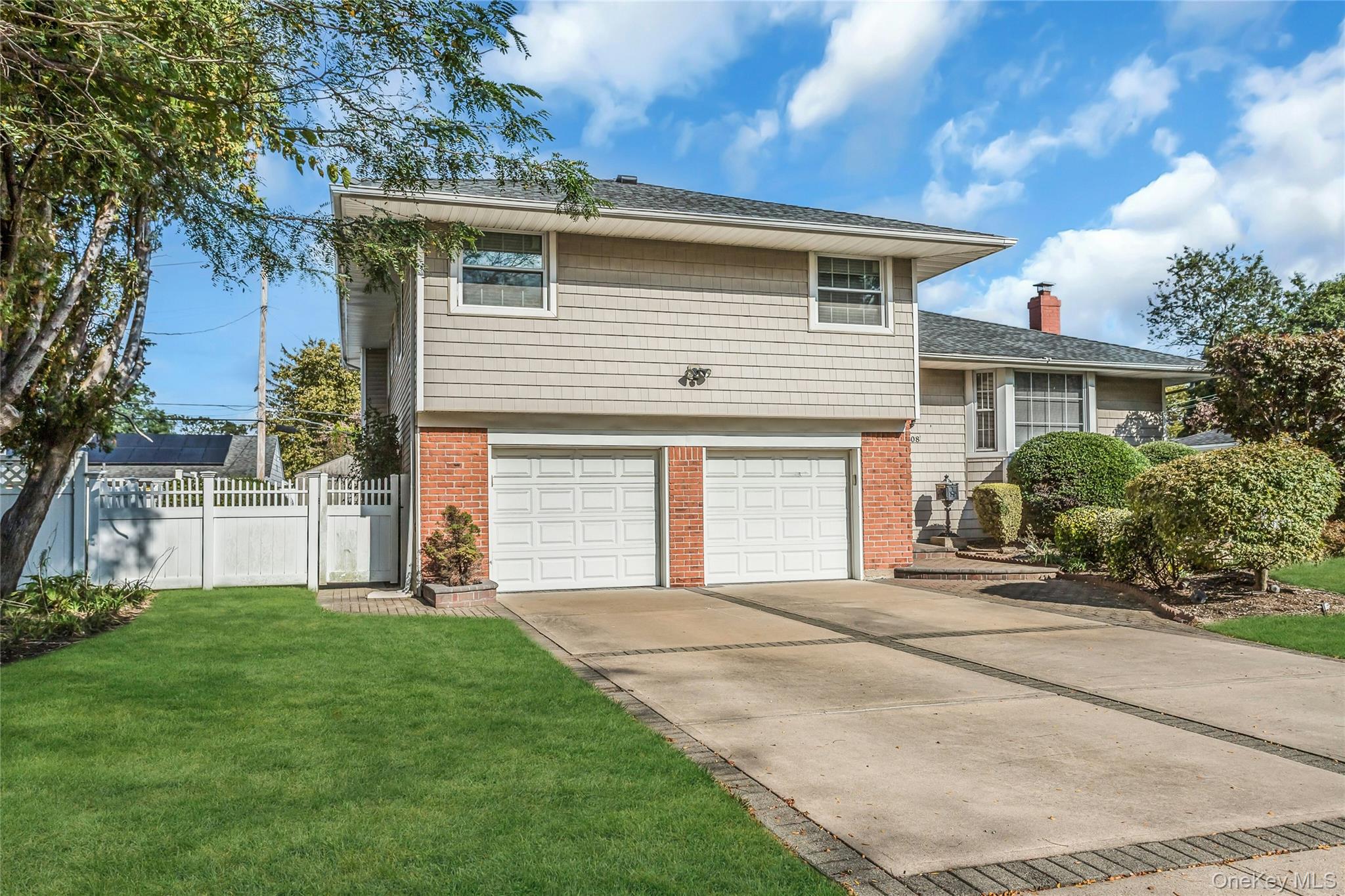 #3 photo, 708 Salisbury Park Drive, Westbury , NY 11590