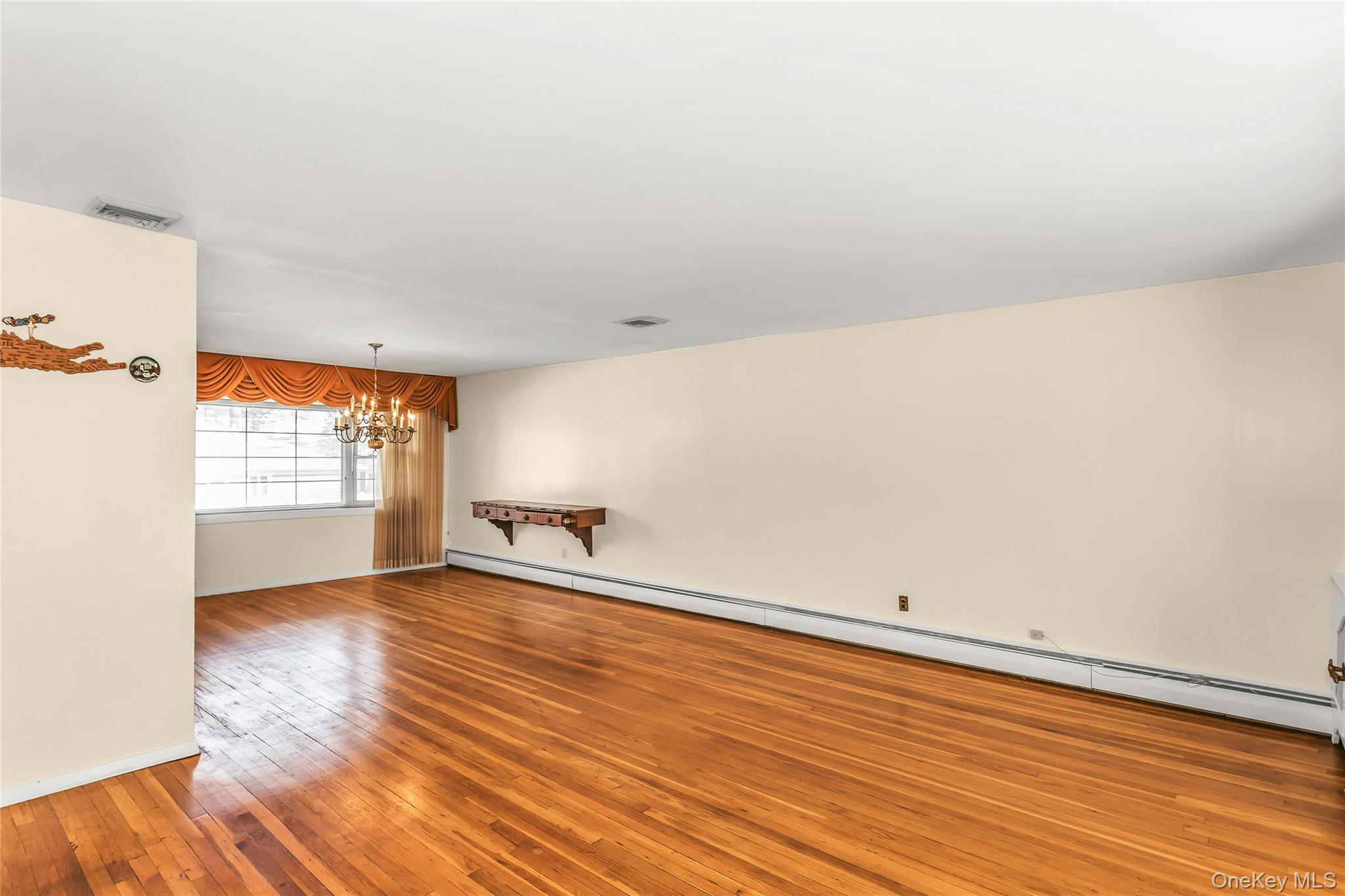 #4 photo, 708 Salisbury Park Drive, Westbury , NY 11590