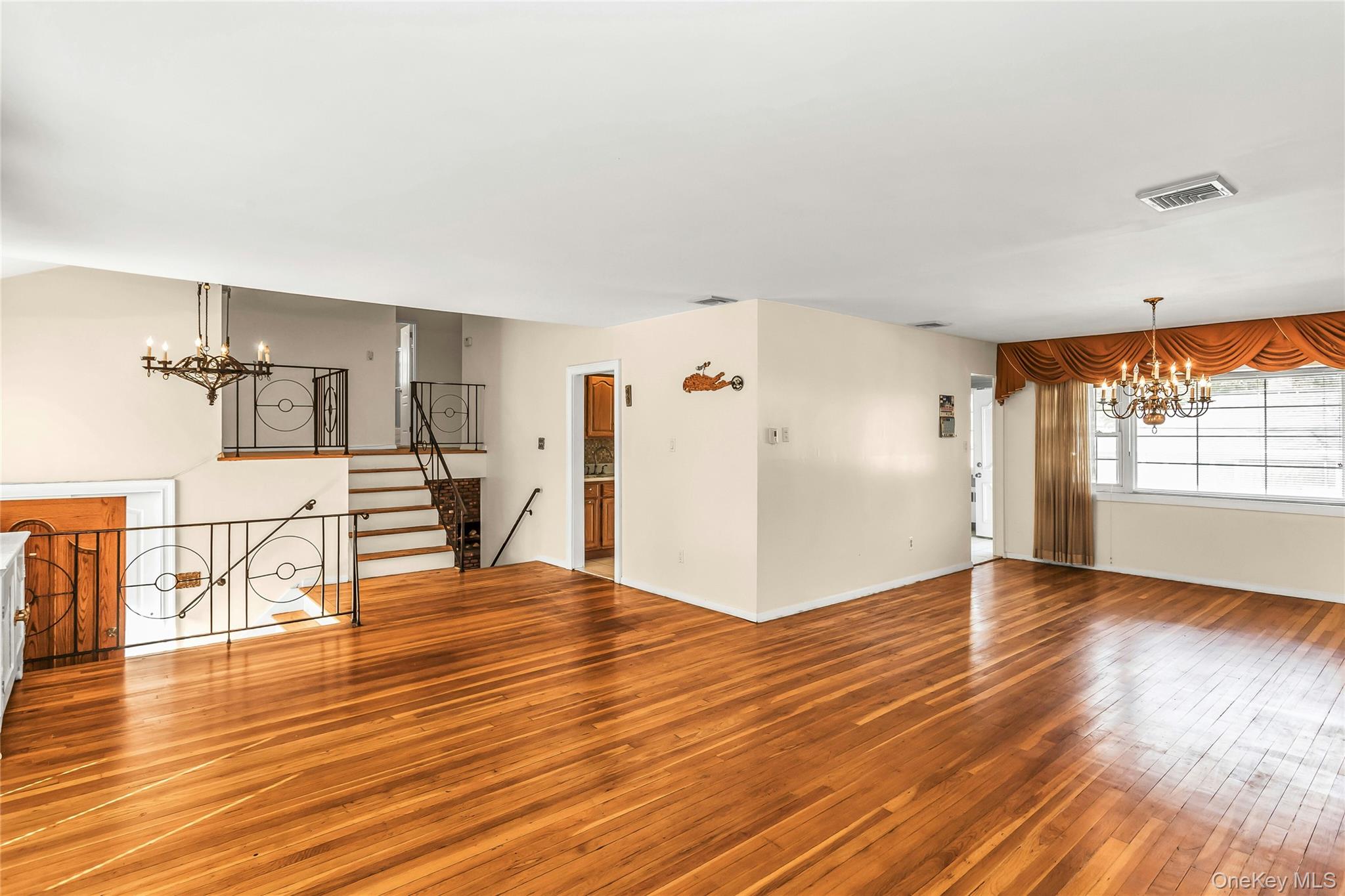 #5 photo, 708 Salisbury Park Drive, Westbury , NY 11590