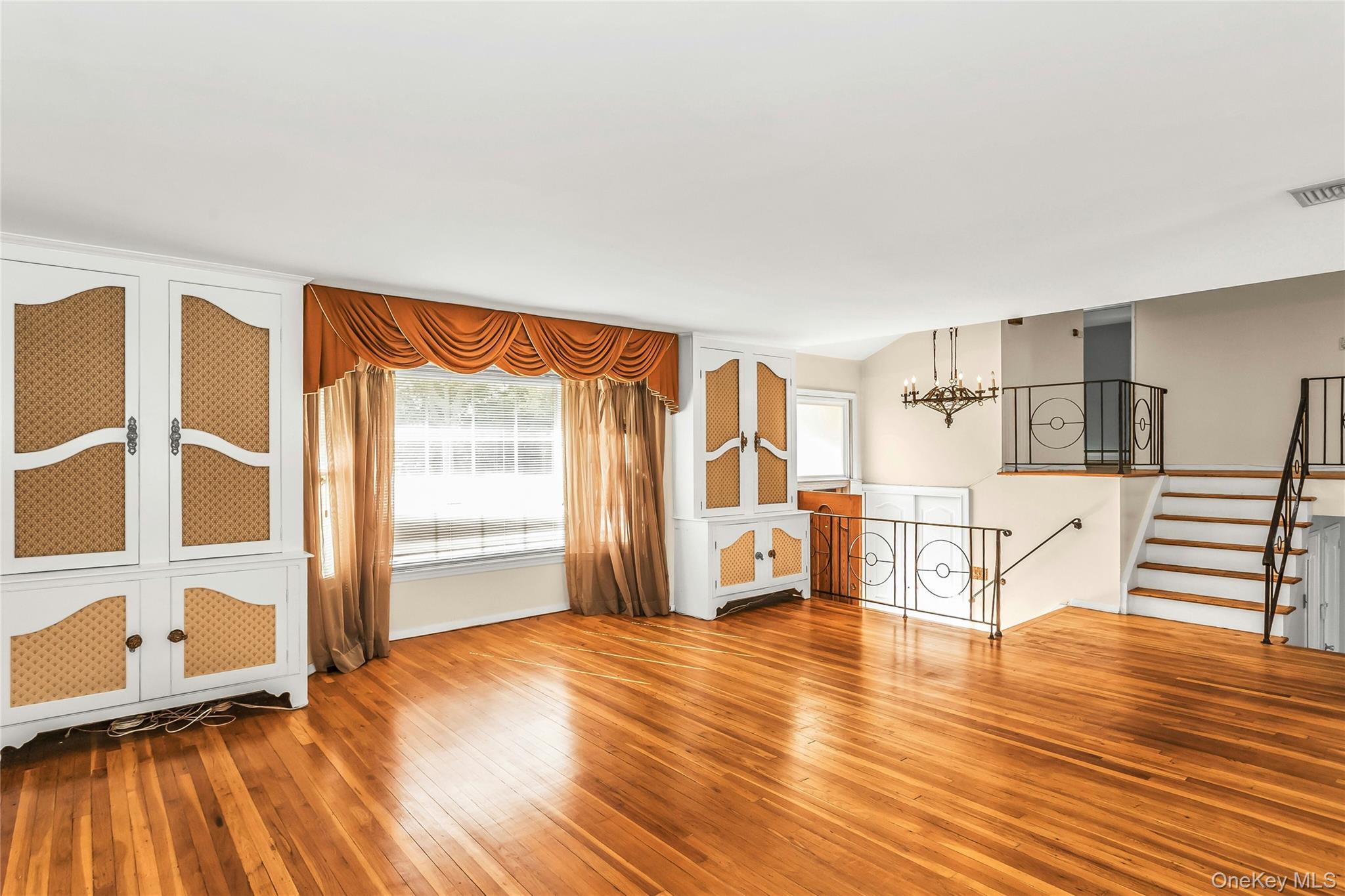 #6 photo, 708 Salisbury Park Drive, Westbury , NY 11590