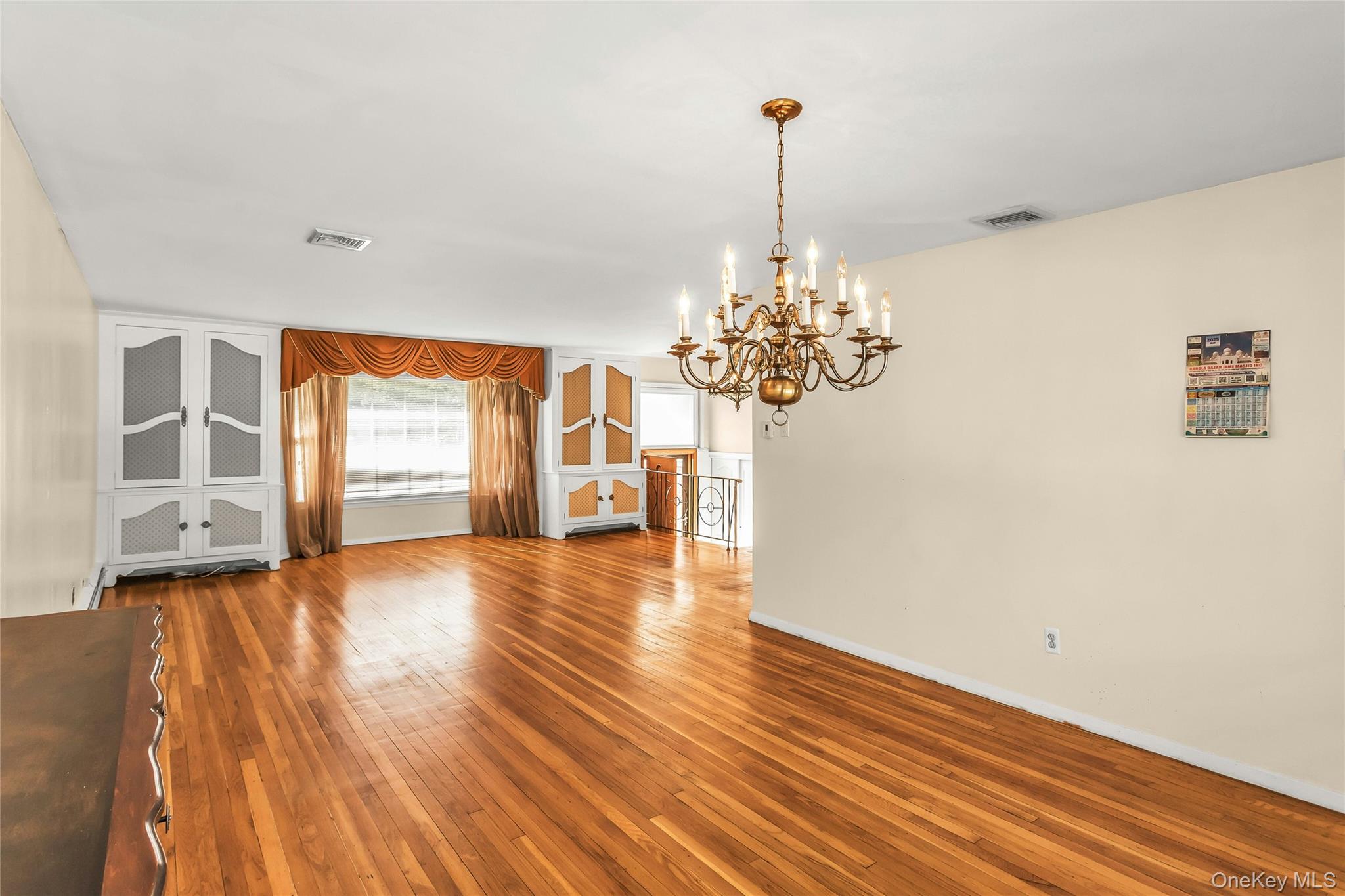 #7 photo, 708 Salisbury Park Drive, Westbury , NY 11590