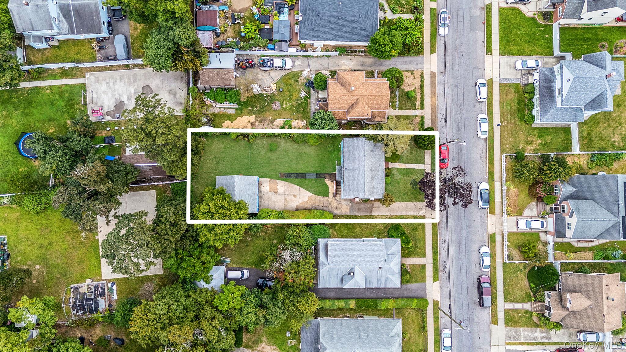 #16 photo, 89 E Clinton Avenue, 长岛 Roosevelt , NY 11575