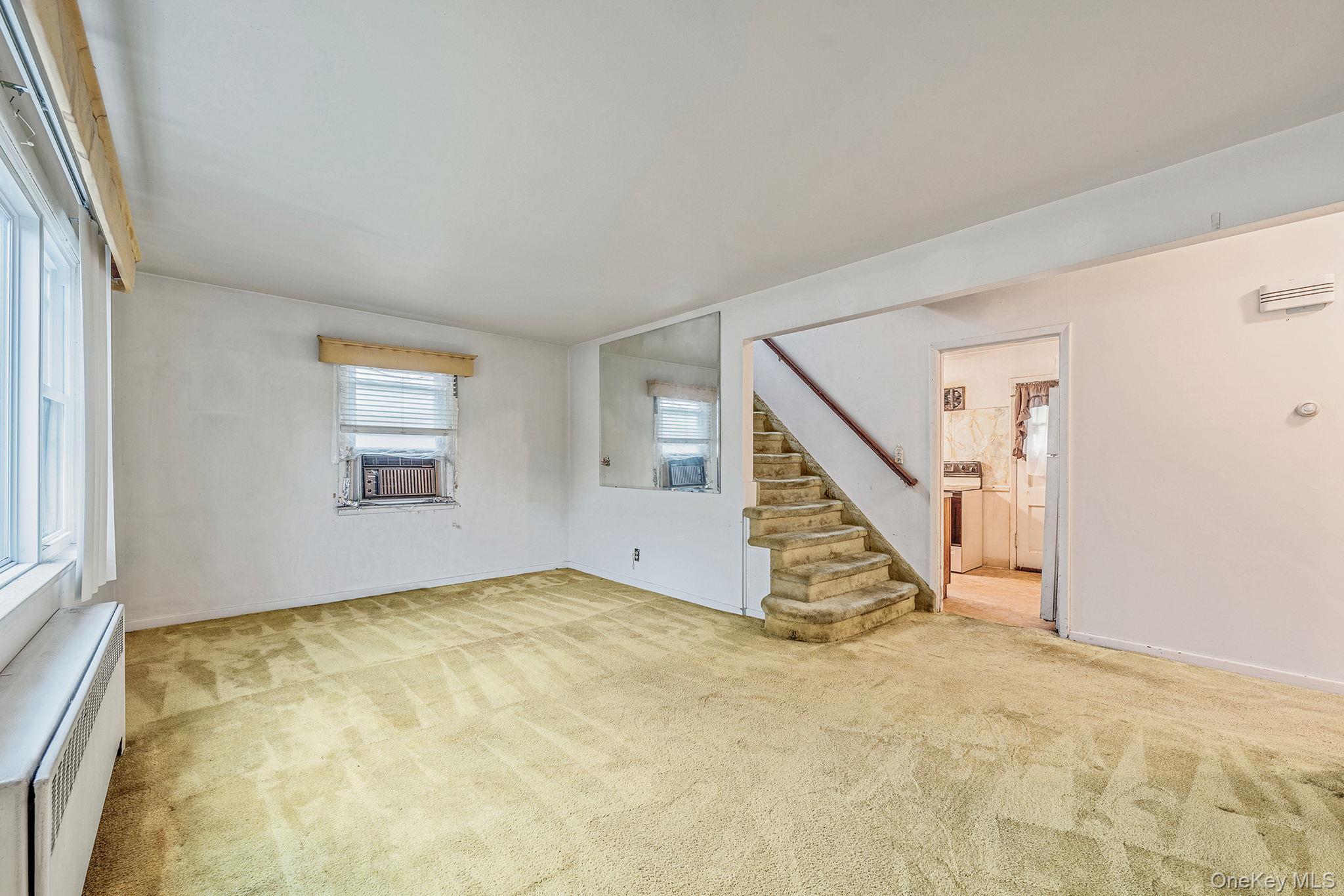 #17 photo, 89 E Clinton Avenue, 长岛 Roosevelt , NY 11575