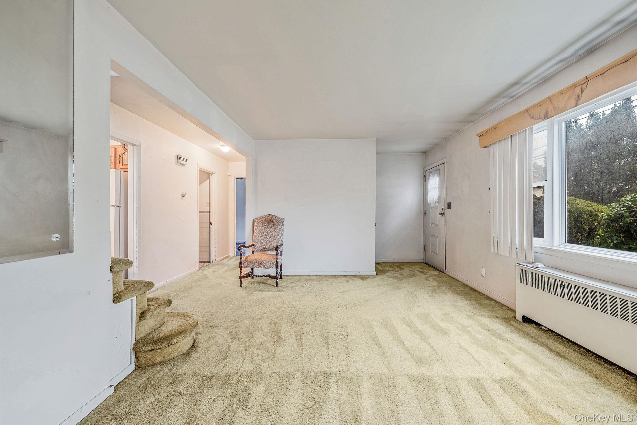 #18 photo, 89 E Clinton Avenue, 长岛 Roosevelt , NY 11575