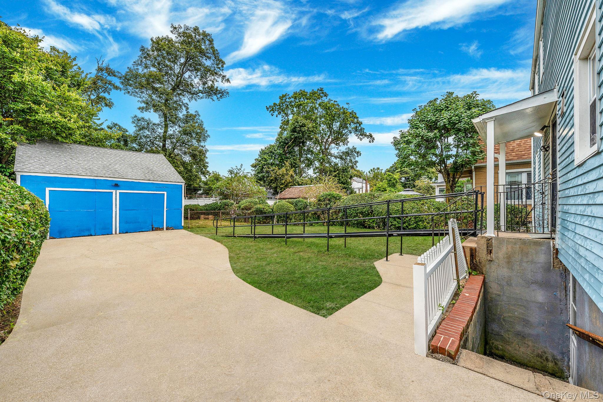 #4 photo, 89 E Clinton Avenue, 长岛 Roosevelt , NY 11575