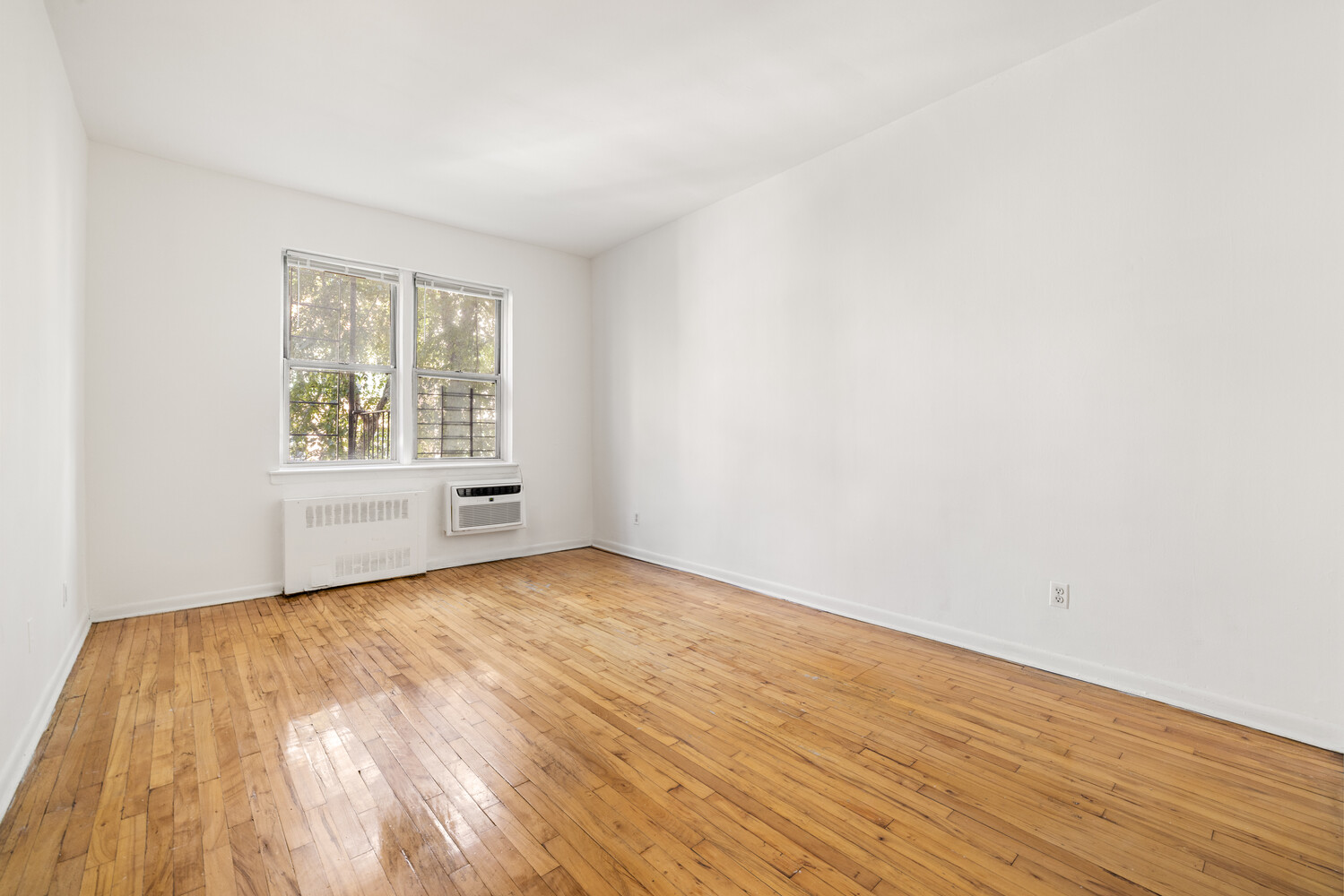 #3 photo, 515 E 88TH Street, Yorkville , NY 10128