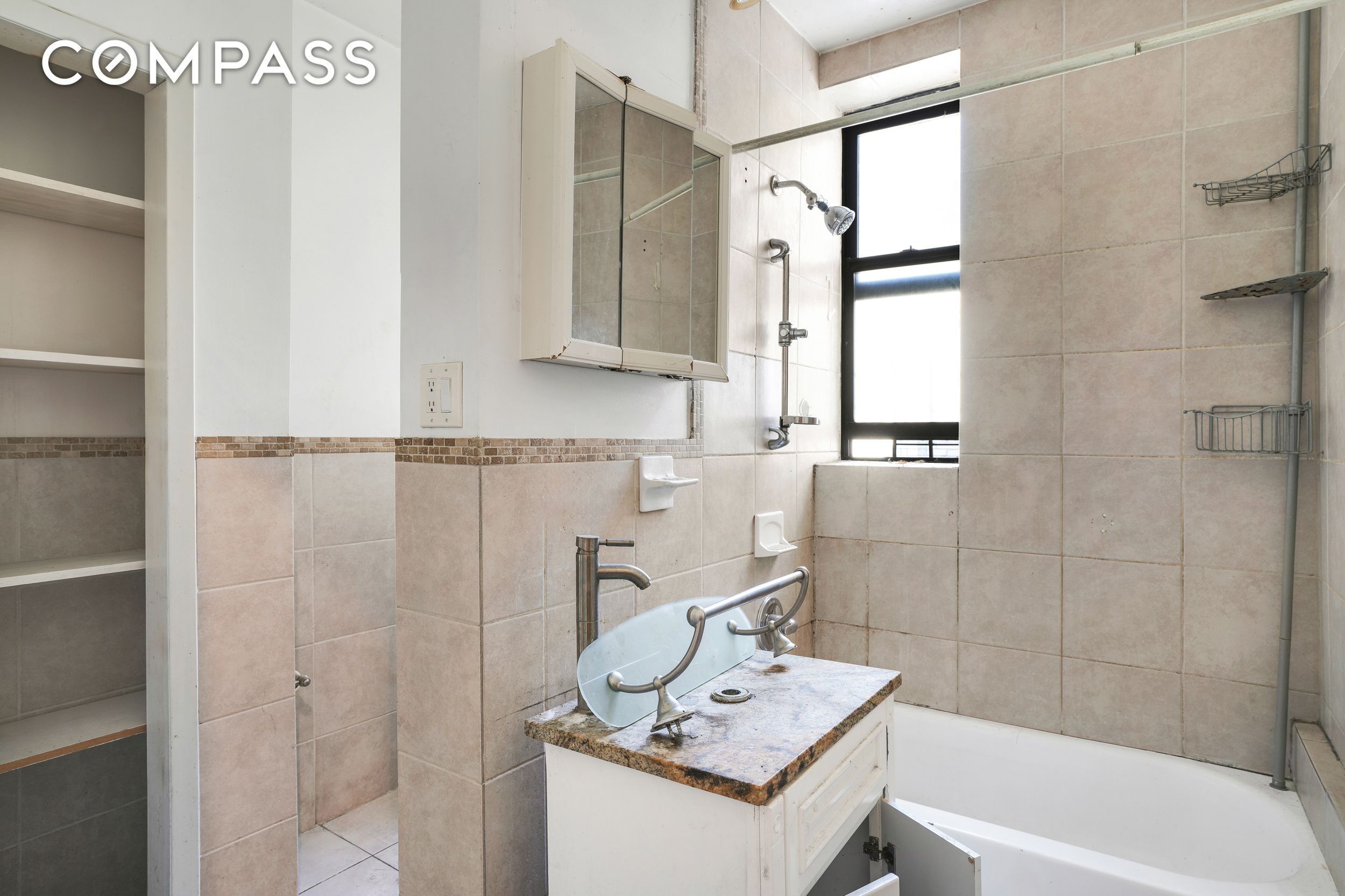 #15 photo, 1809 Adam Clayton Powell Jr Boulevard, マンハッタン Harlem , NY 10026