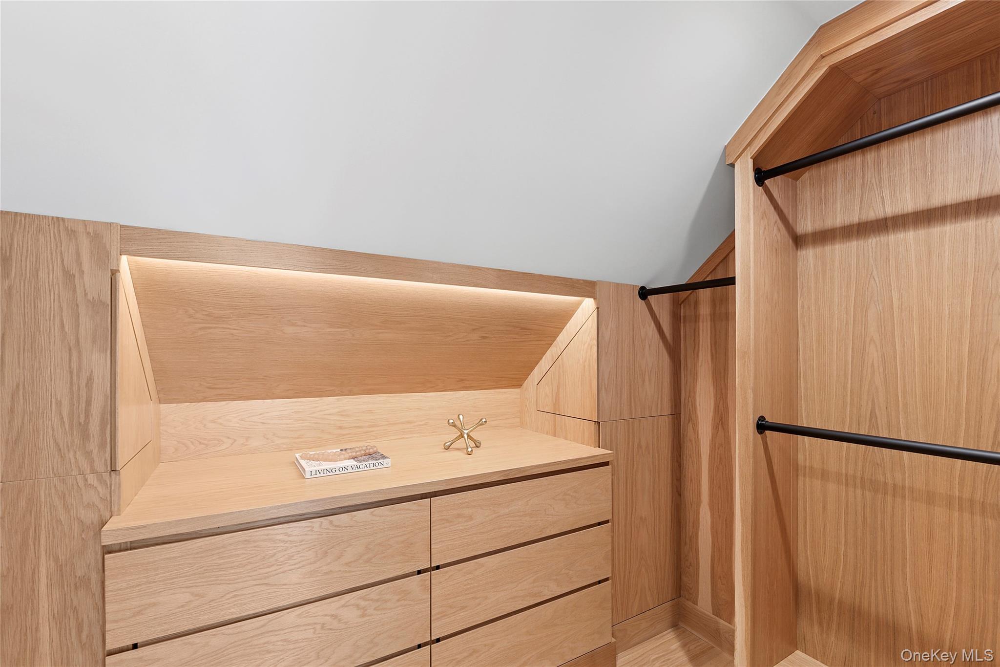 #20 photo, 510 Abrahams Path, Amagansett , NY 11930