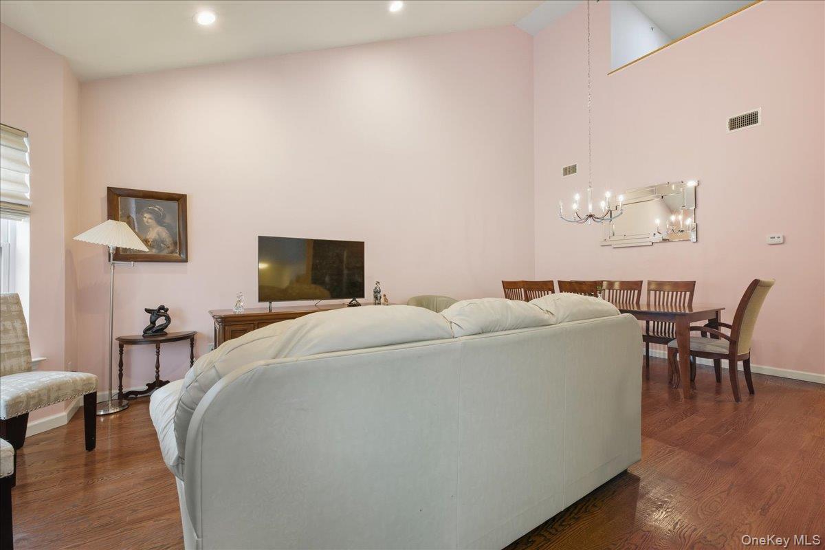 #10 photo, 133 Spring Drive, ナッソー郡 East Meadow , NY 11554