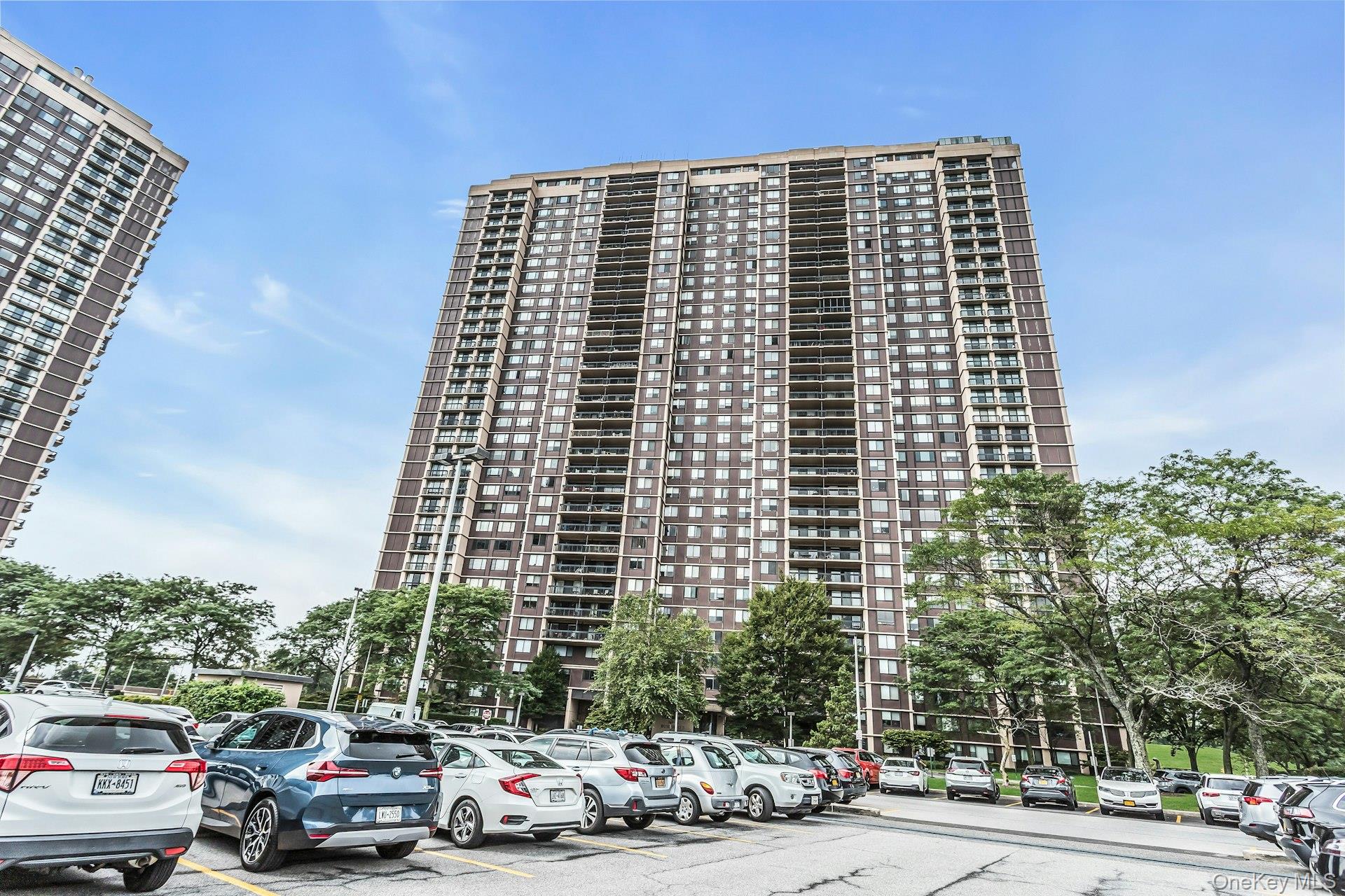 #2 photo, 269-10 Grand Central Parkway, クイーンズ区 Floral Park , NY 11005