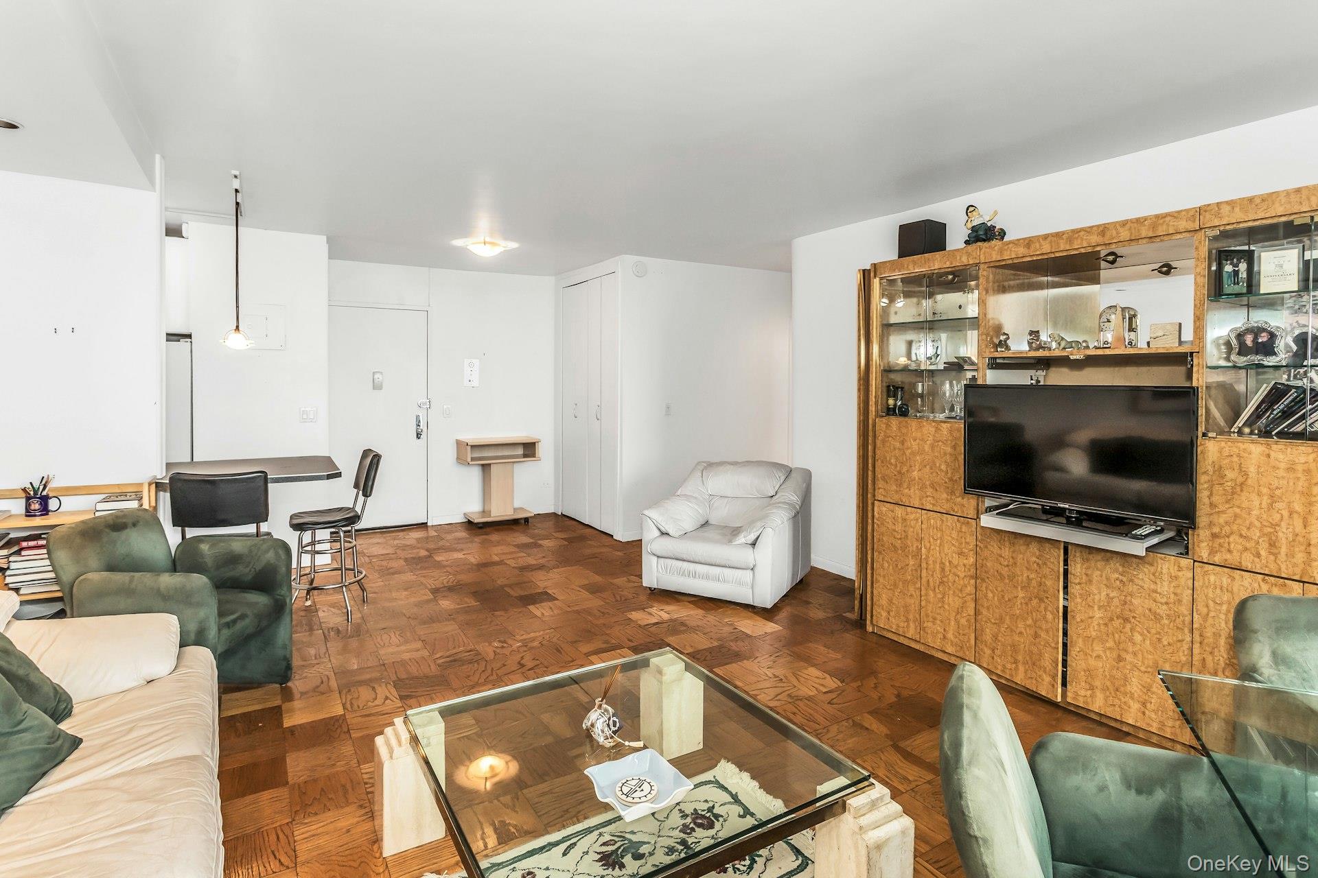 #8 photo, 269-10 Grand Central Parkway, クイーンズ区 Floral Park , NY 11005