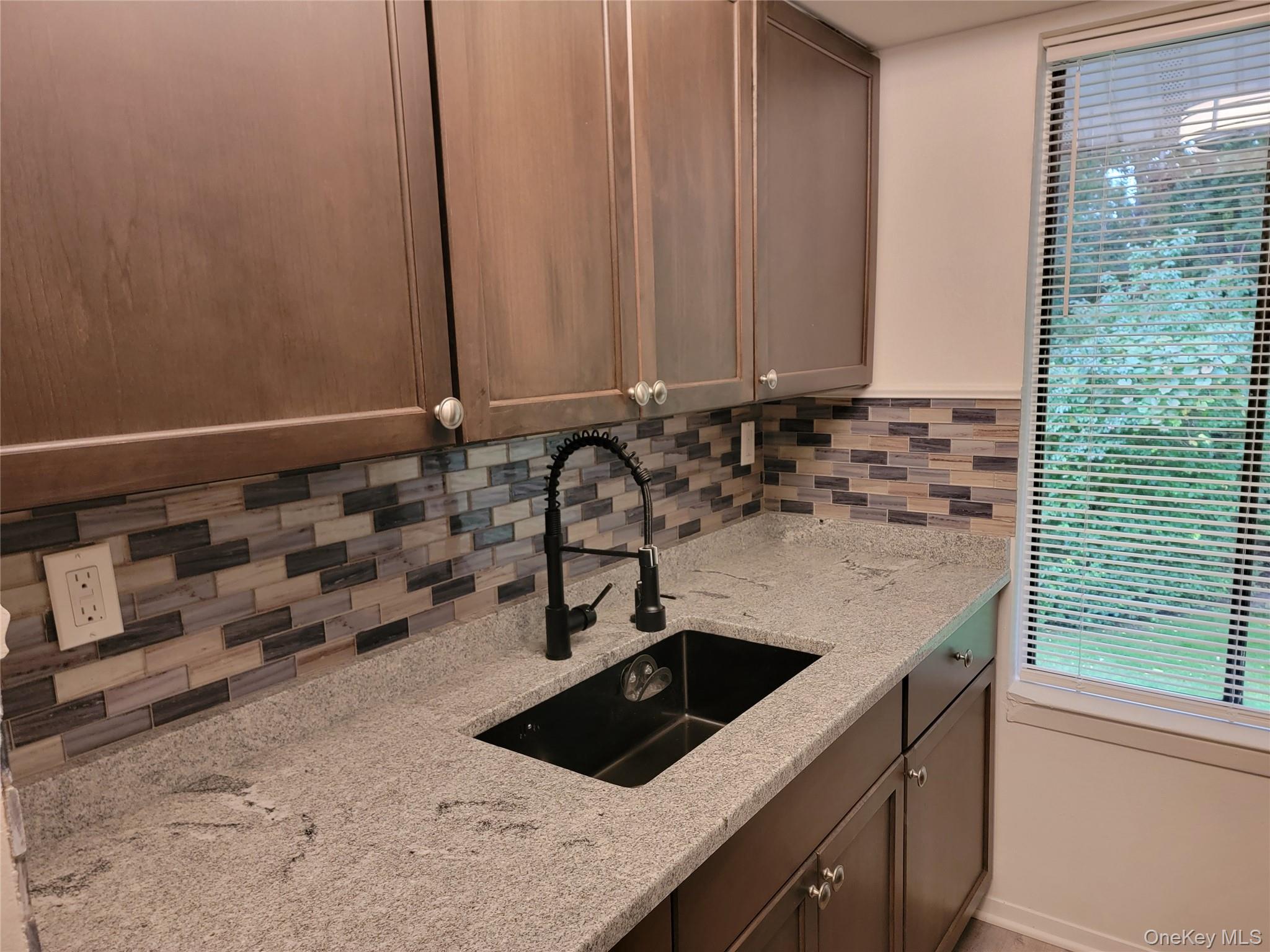 #1 photo, 10 Houston Court, सफ़ोक काउंटी Coram , NY 11727