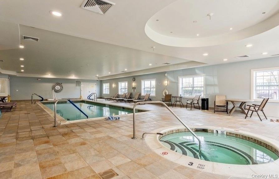 #11 photo, 383 Summer Court, ナッソー郡 East Meadow , NY 11554